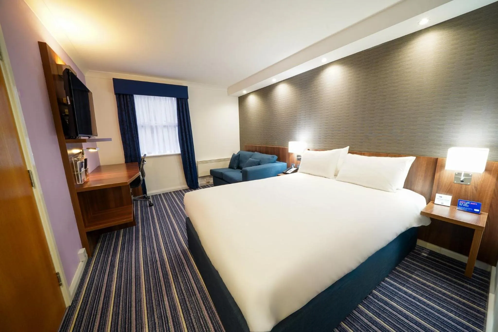 Photo of the whole room, Bed in Holiday Inn Express Glenrothes by IHG