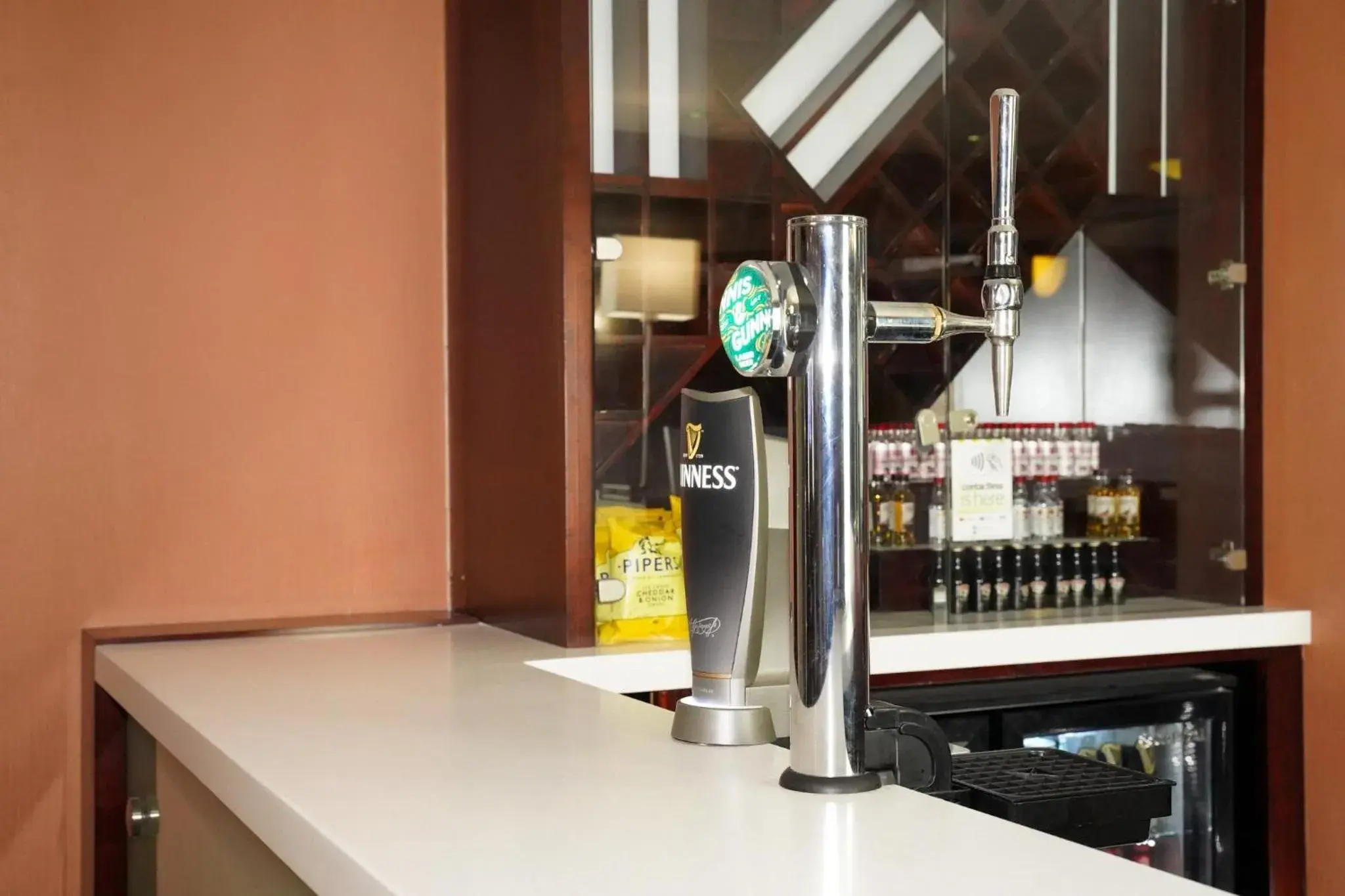 Lounge or bar in Holiday Inn Express Glenrothes by IHG Lounge or bar in Holiday Inn Express Glenrothes by IHG