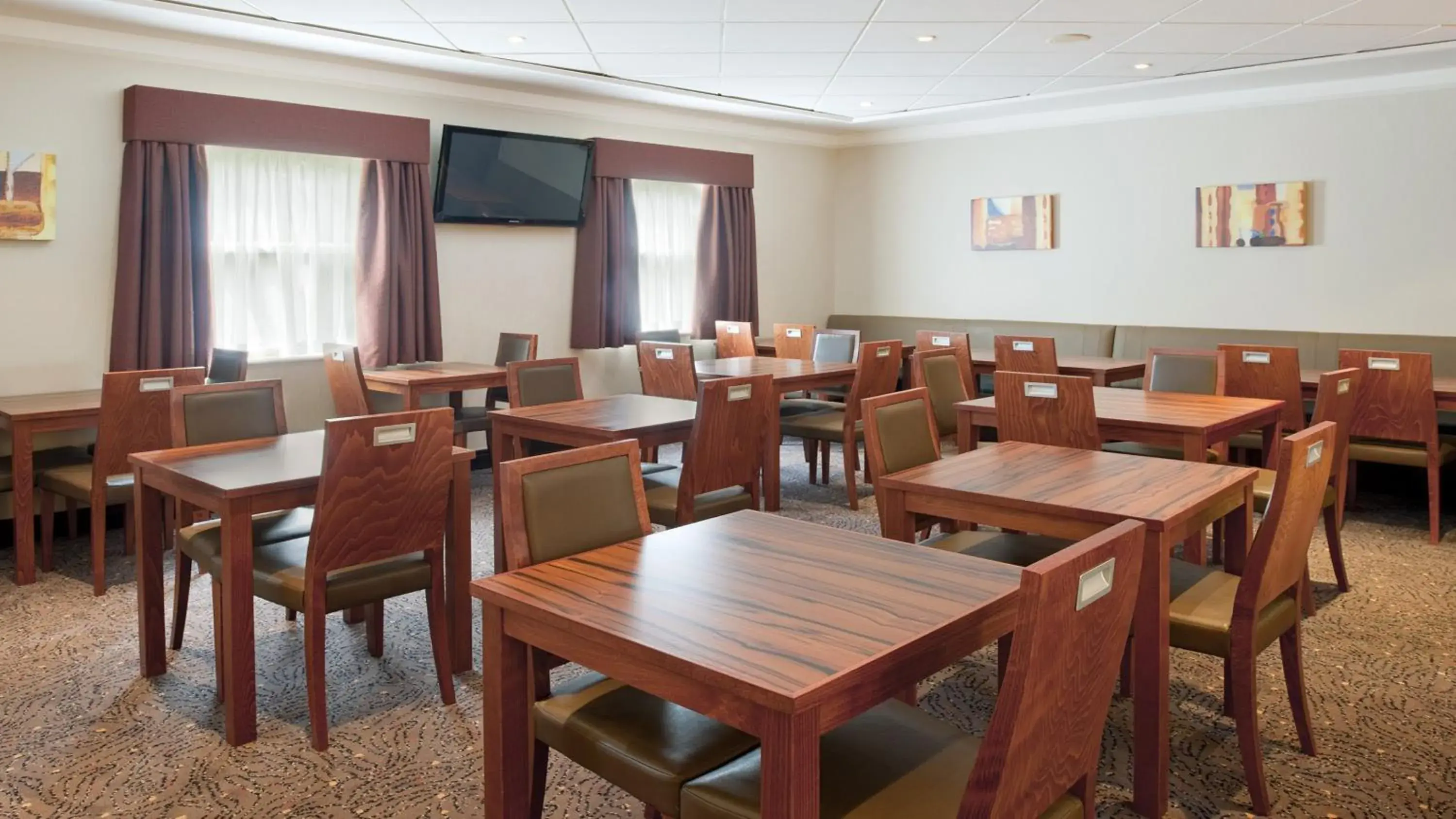 Restaurant/places to eat in Holiday Inn Express Glenrothes by IHG Restaurant/places to eat in Holiday Inn Express Glenrothes by IHG