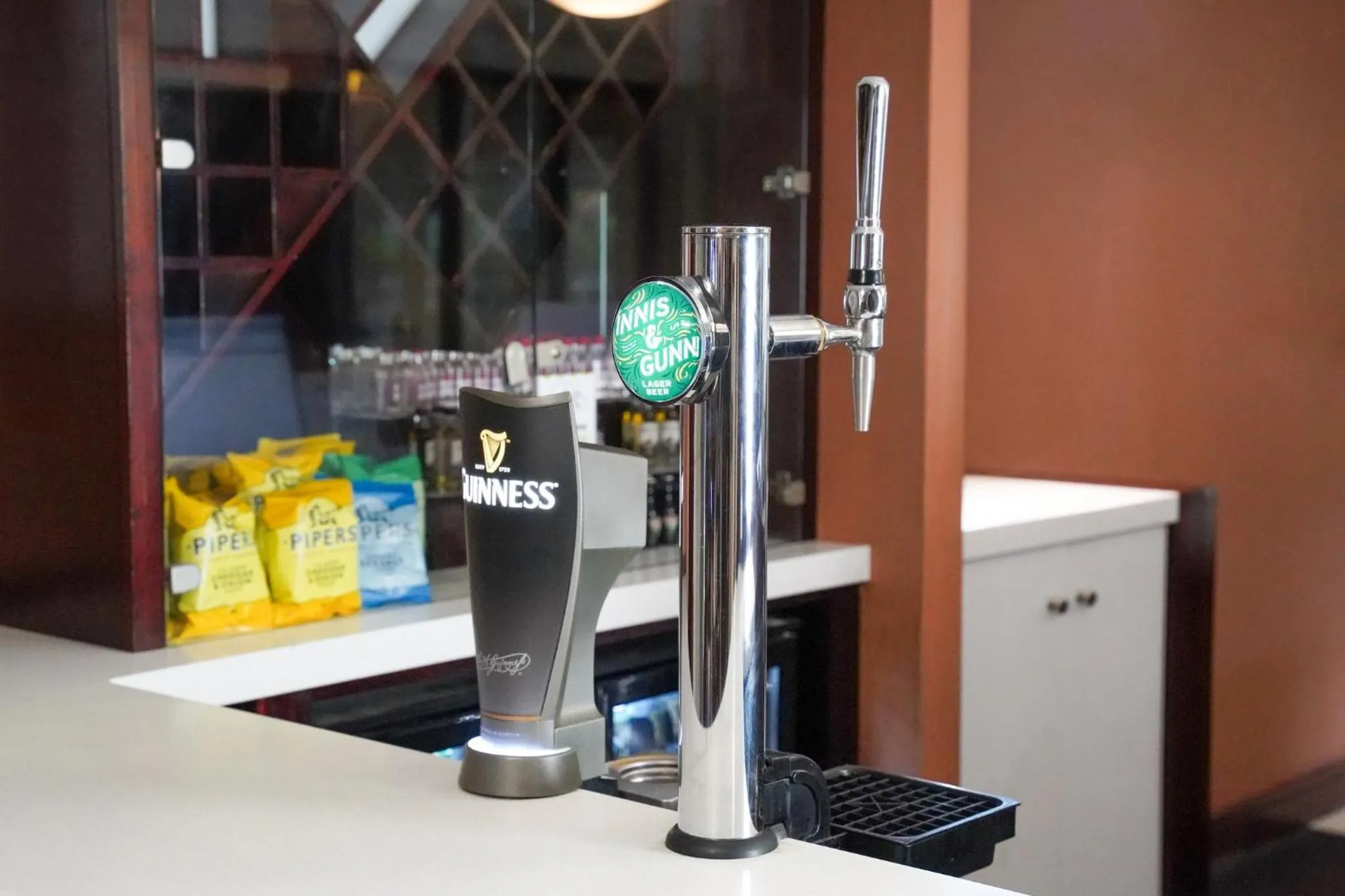 Lounge or bar in Holiday Inn Express Glenrothes by IHG