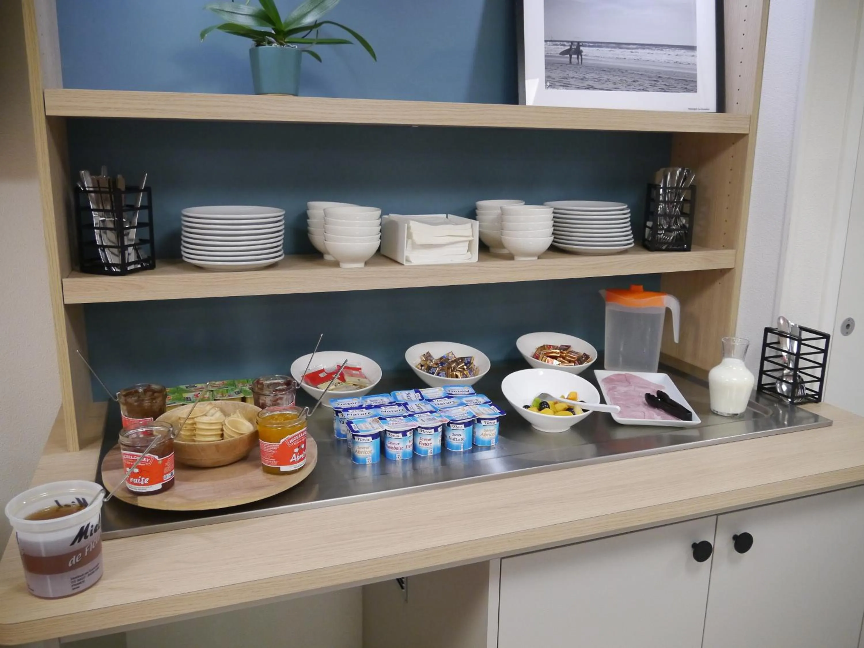 Buffet breakfast in Kyriad Direct Mont De Marsan - St Avit