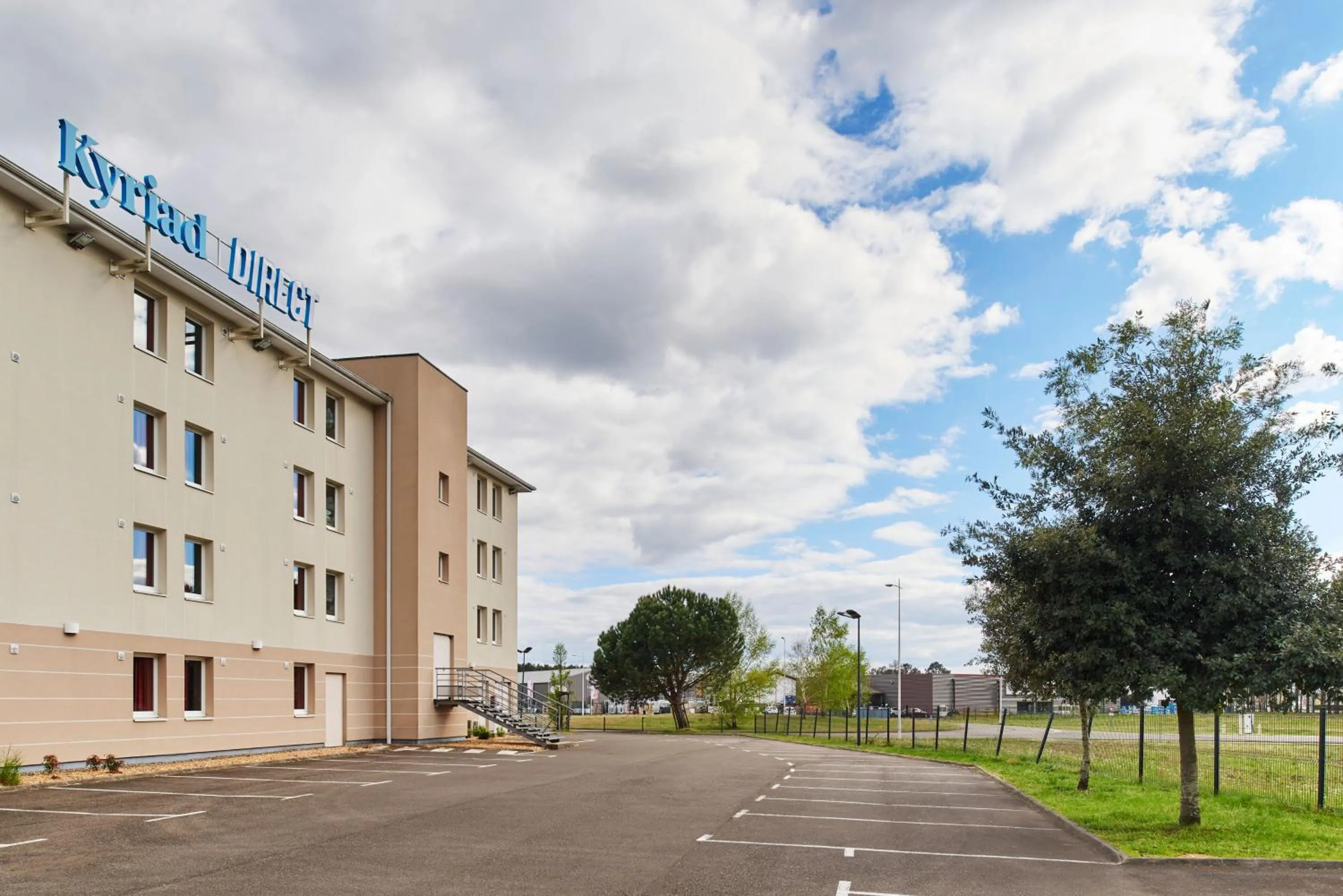 Parking in Kyriad Direct Mont De Marsan - St Avit