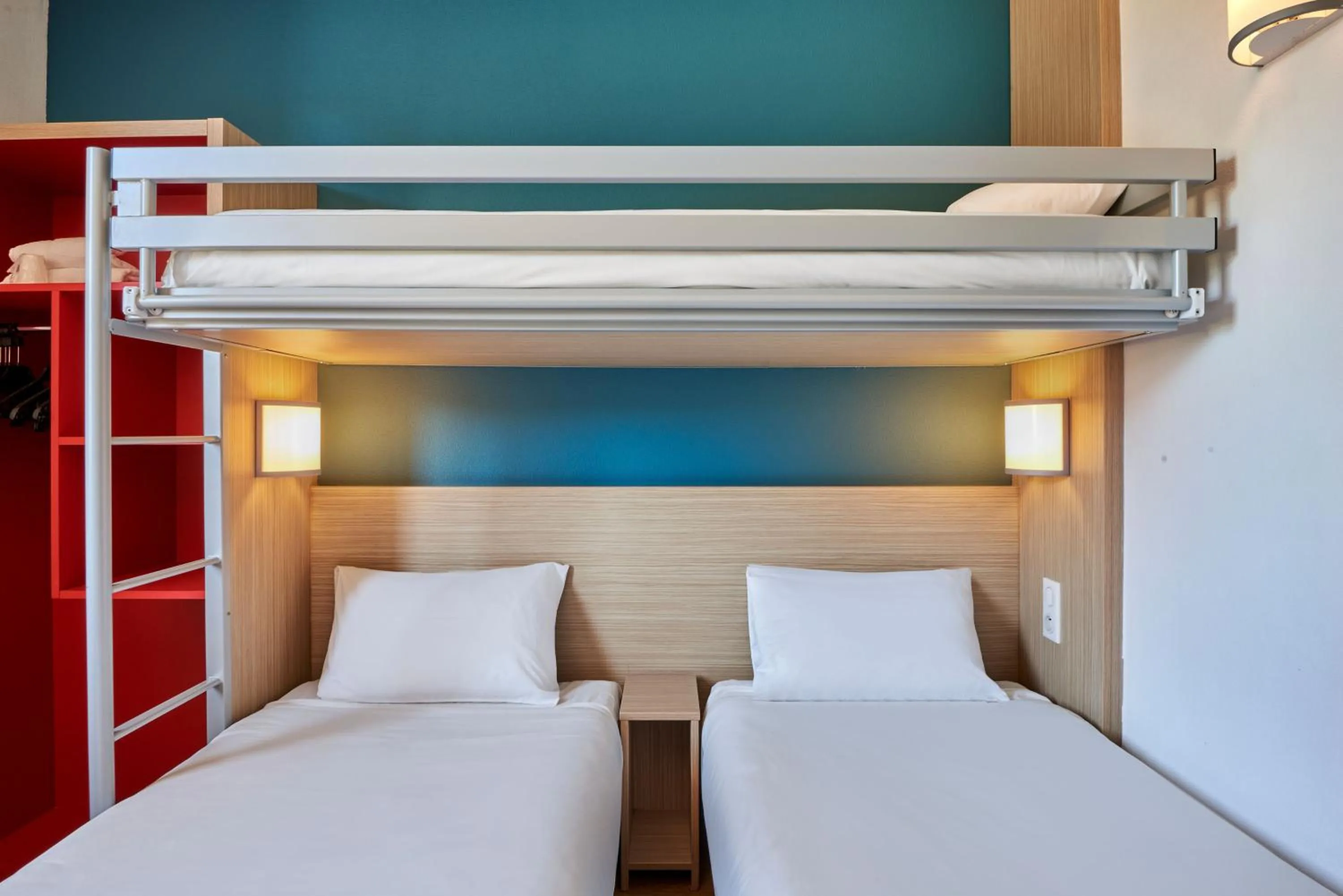 Bedroom, Bed in Kyriad Direct Mont De Marsan - St Avit