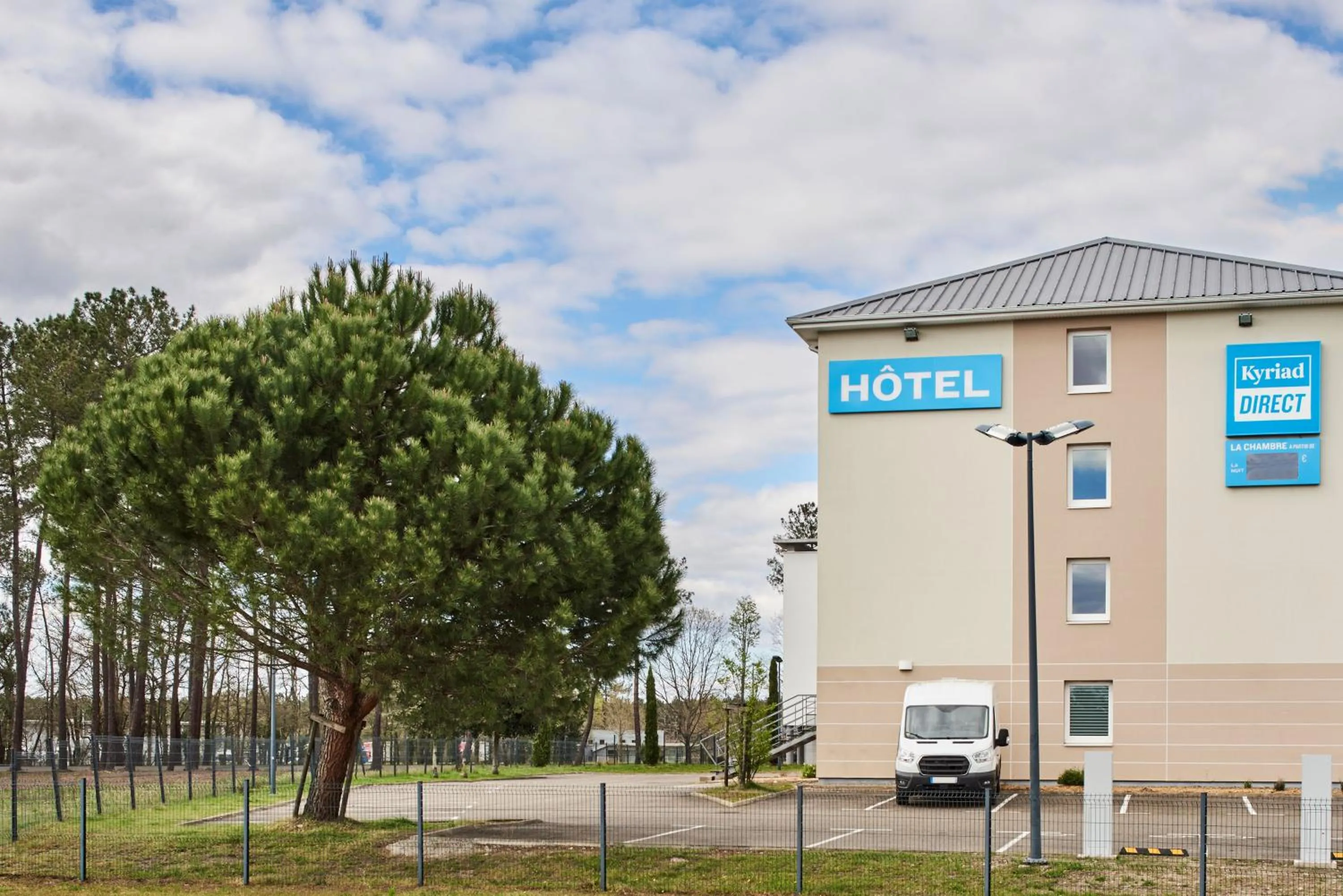 Parking in Kyriad Direct Mont De Marsan - St Avit