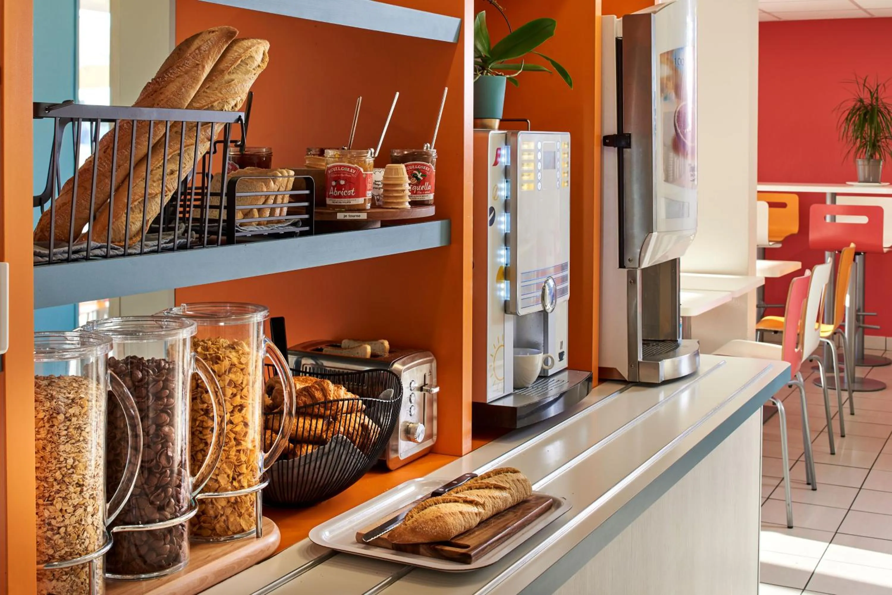 Buffet breakfast in Kyriad Direct Mont De Marsan - St Avit