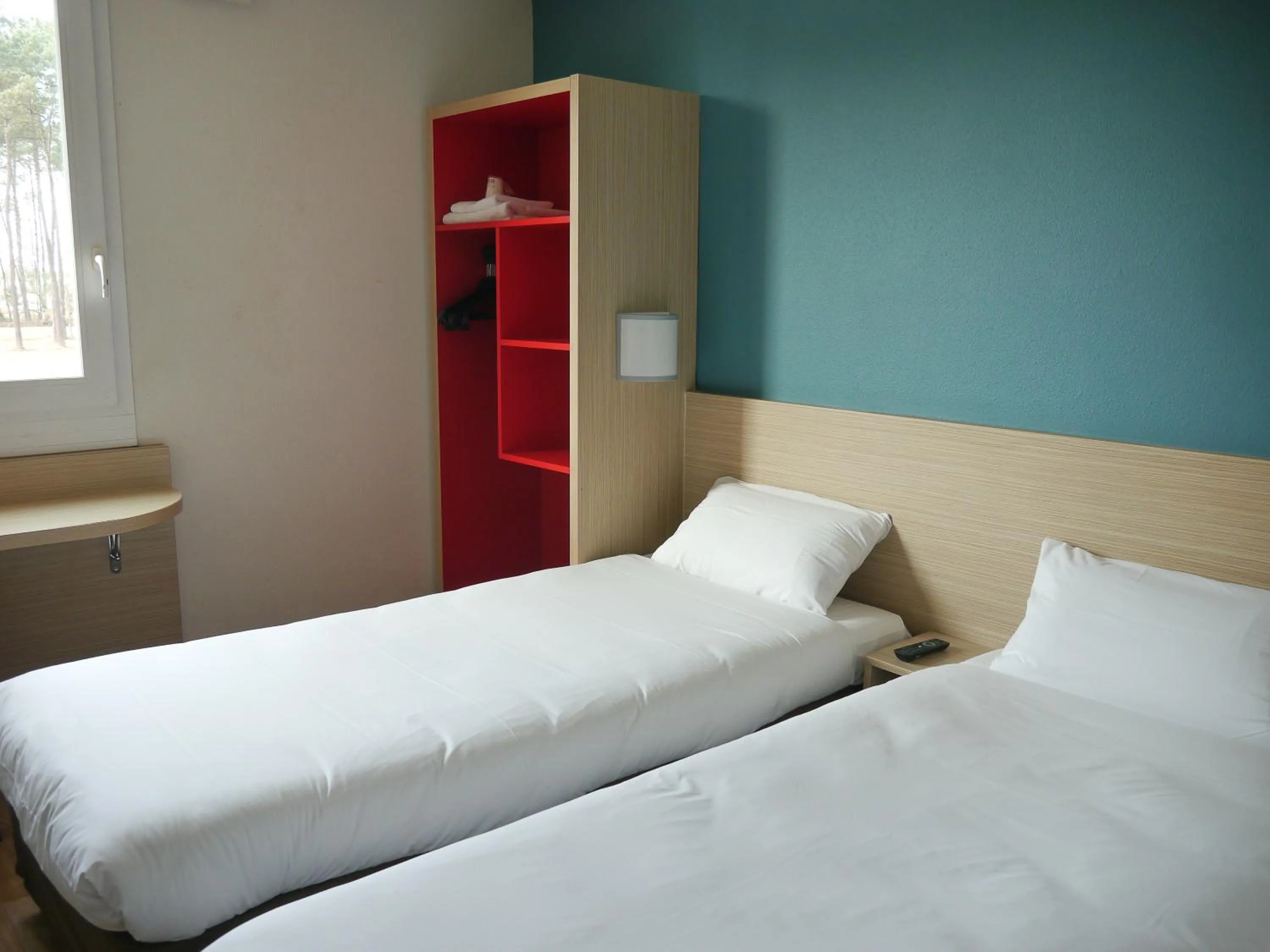 Bedroom, Bed in Kyriad Direct Mont De Marsan - St Avit