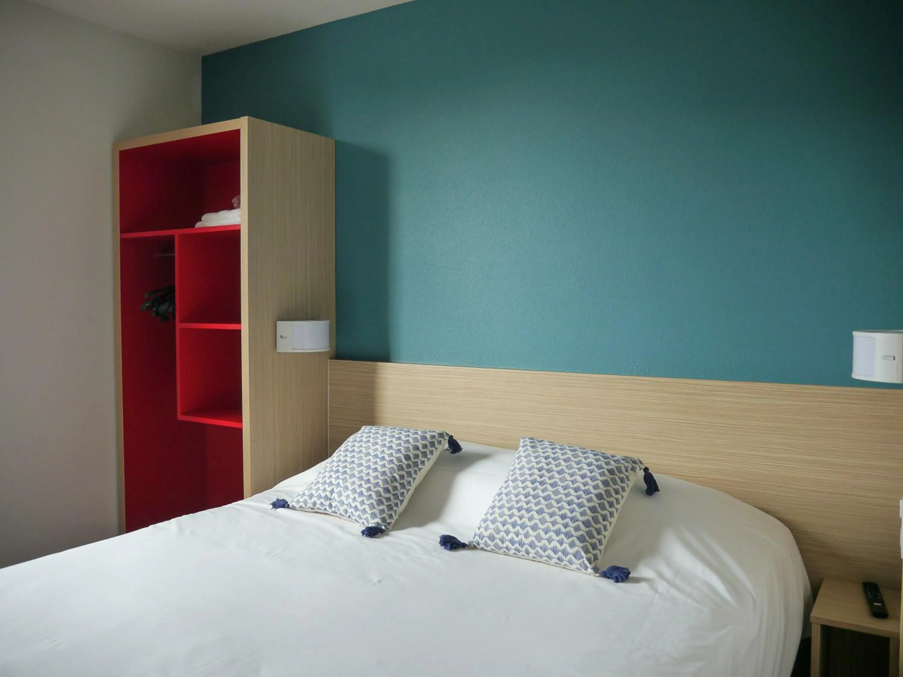 Bedroom, Bed in Kyriad Direct Mont De Marsan - St Avit