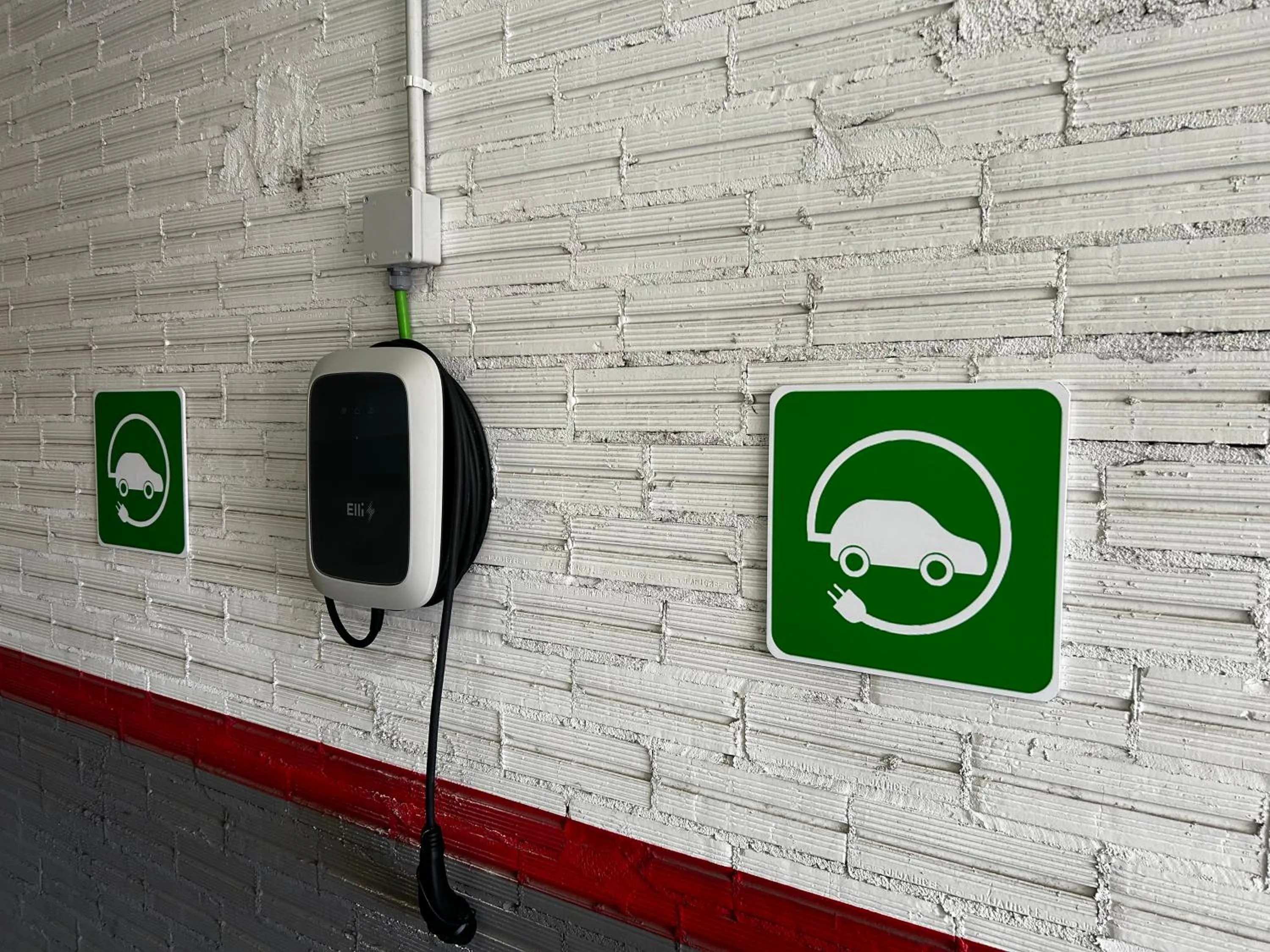 Parking in Hotel Jardí Apartaments