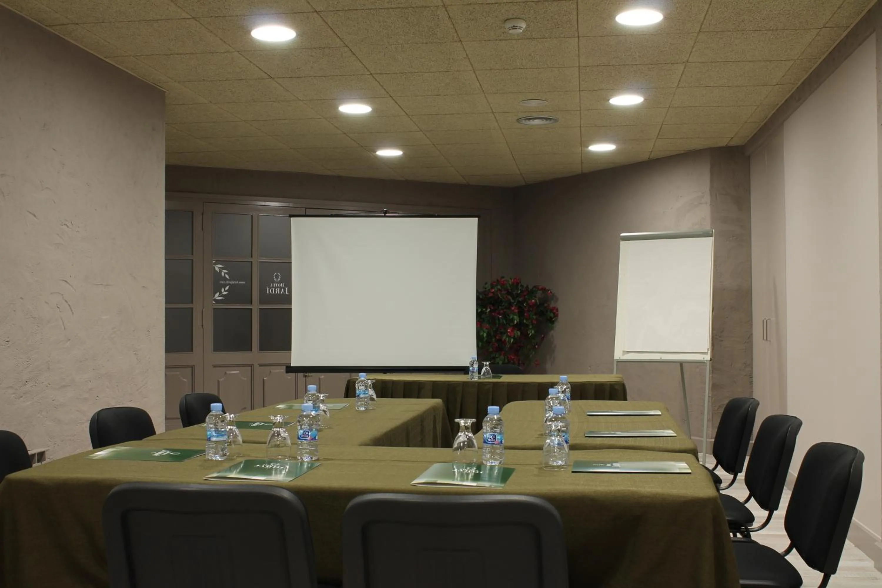 Area and facilities in Hotel Jardí Apartaments