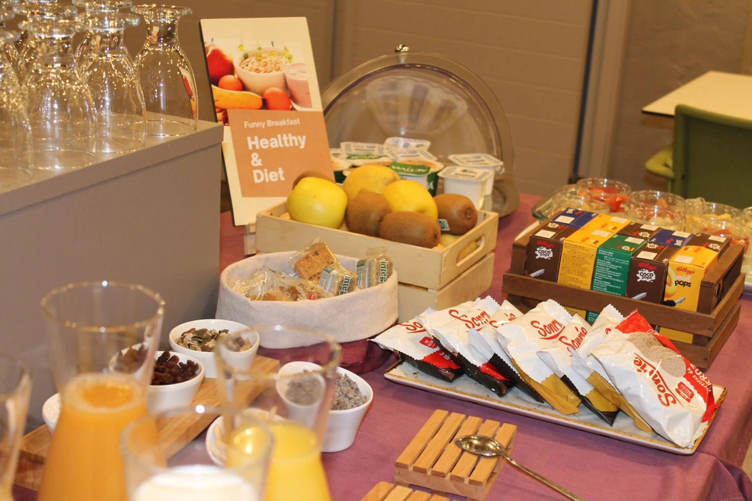 Food and drinks in Hotel Jardí Apartaments