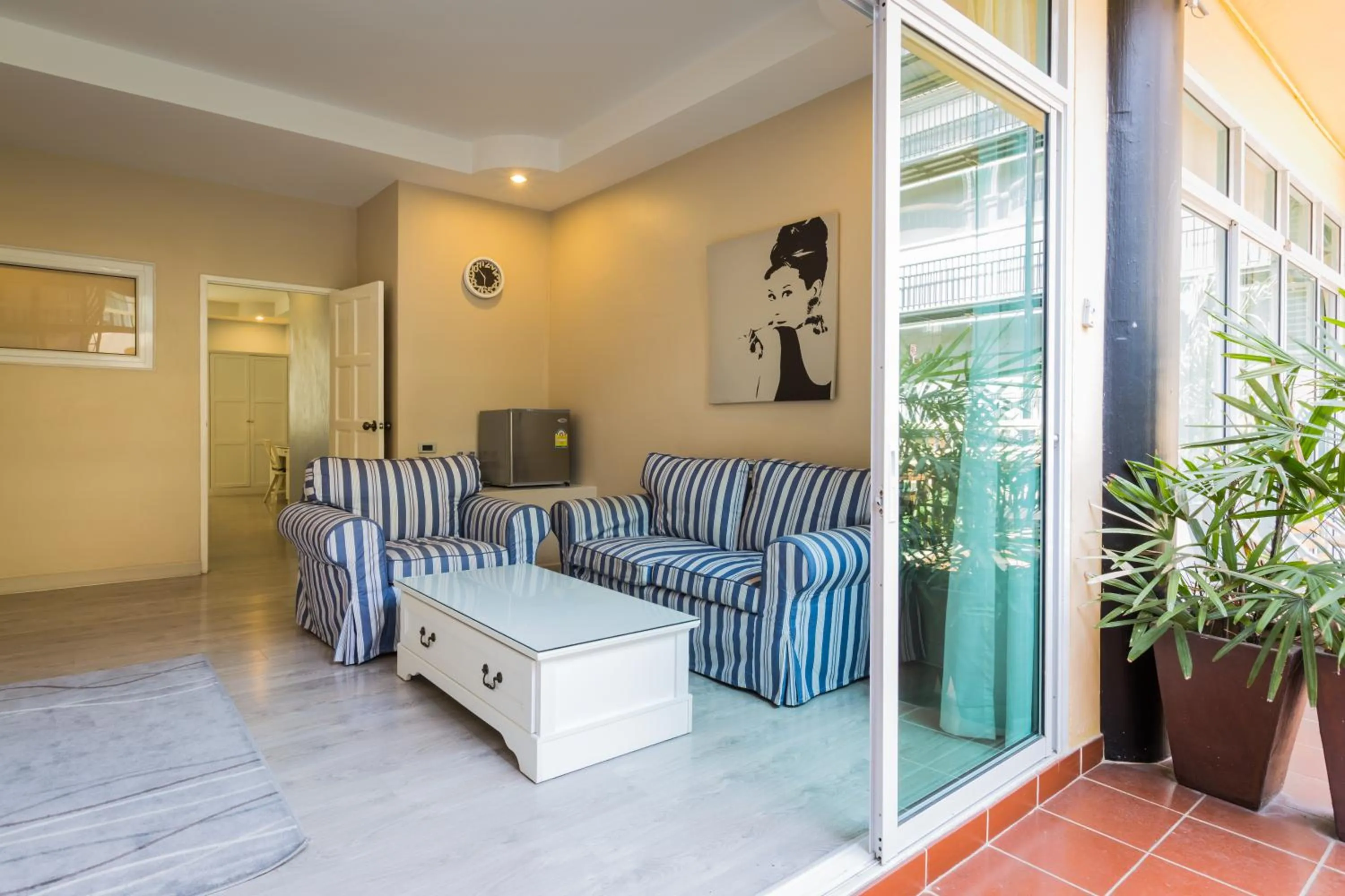 Communal lounge/ TV room in Zing Resort & Spa