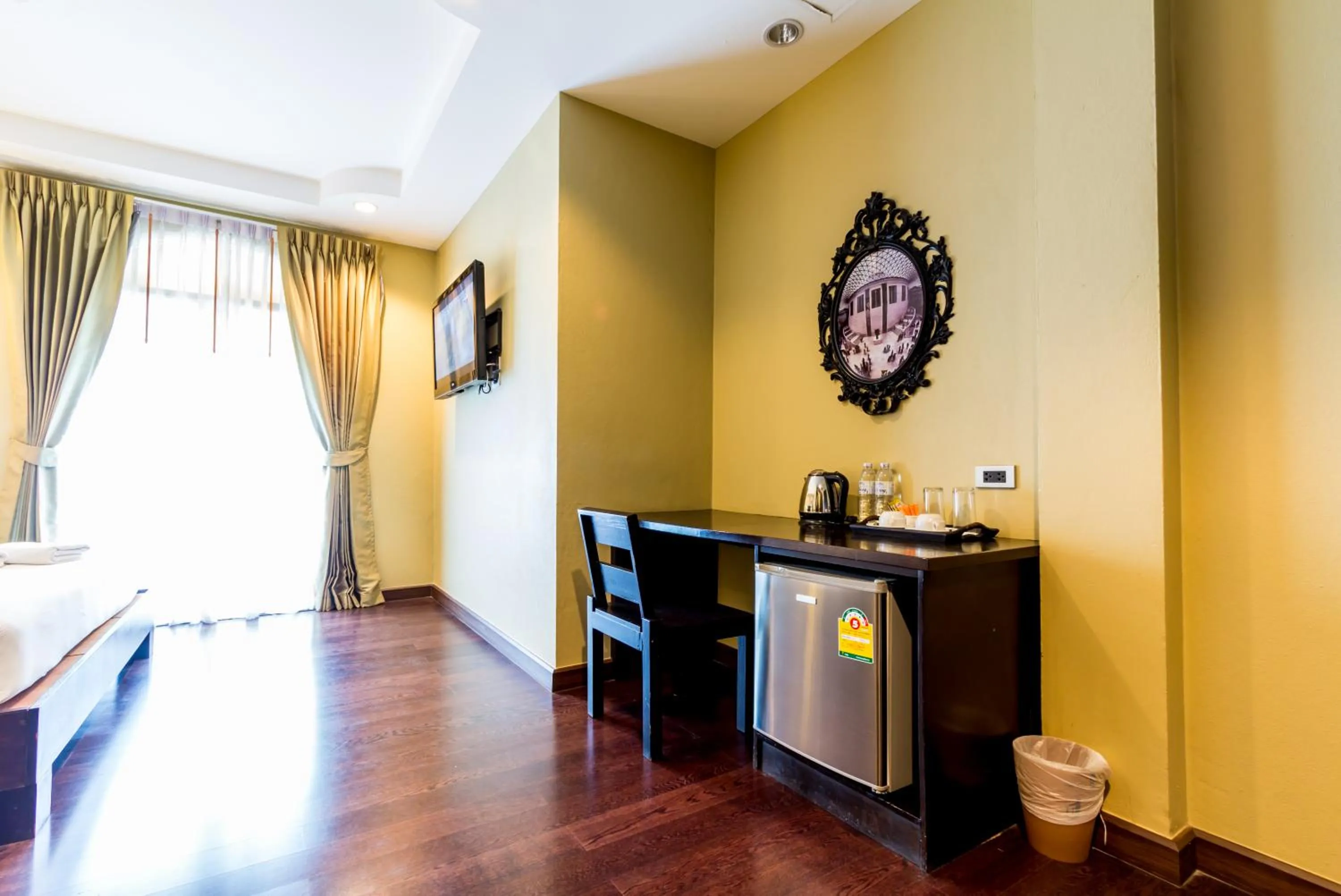 Coffee/tea facilities, Bed in Zing Resort & Spa