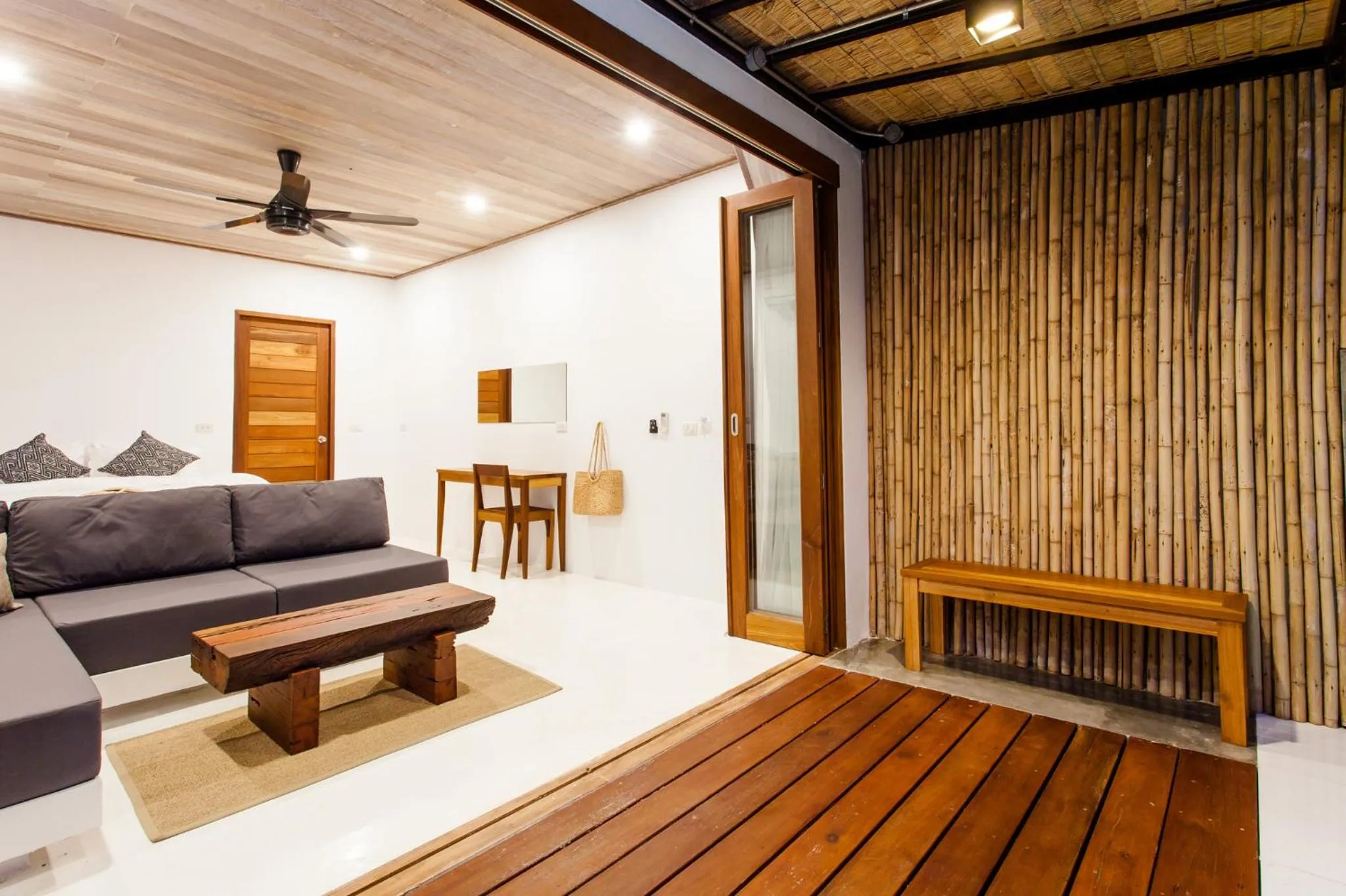 Night in The Humble Villas