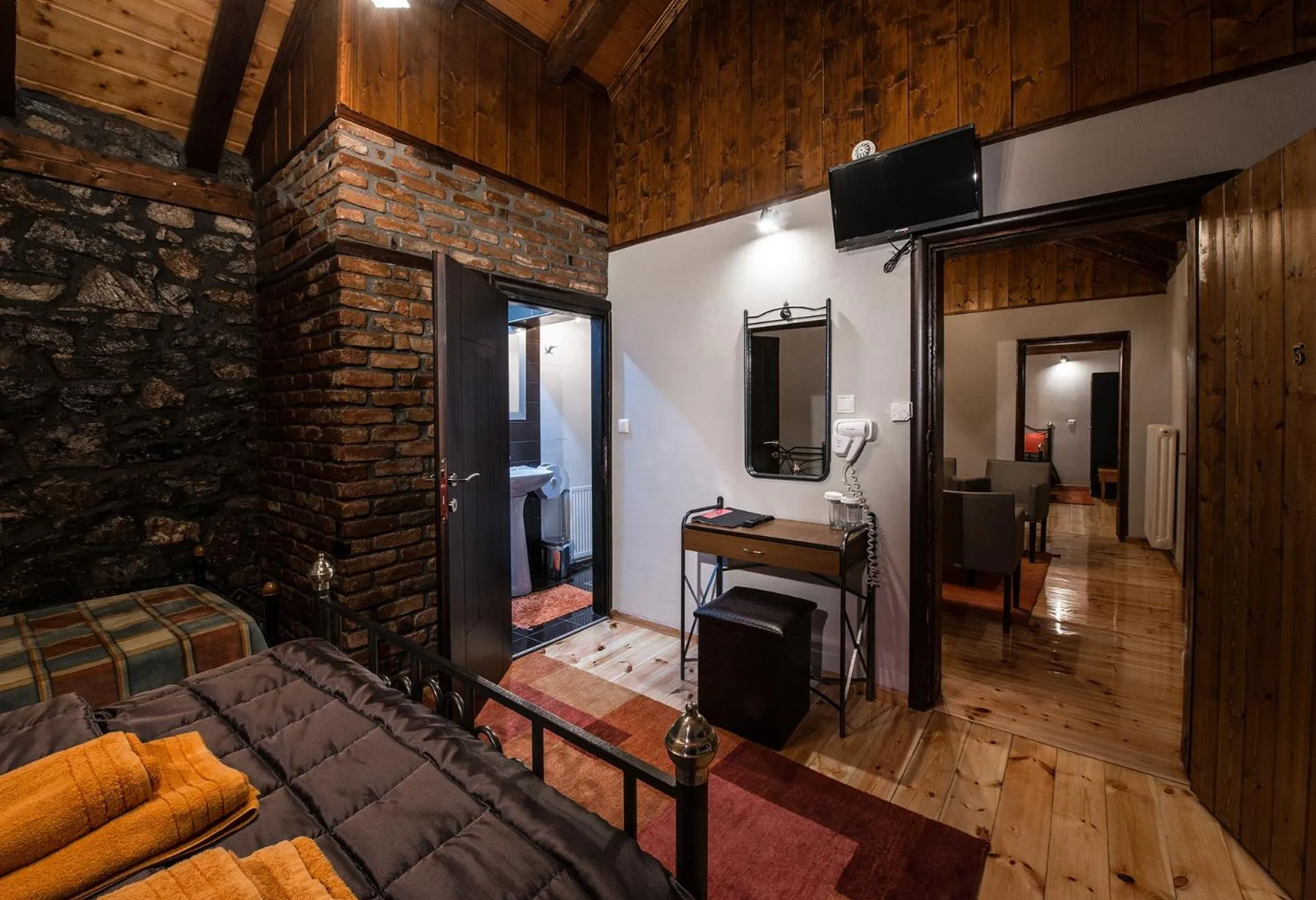 Photo of the whole room in Hotels Voras