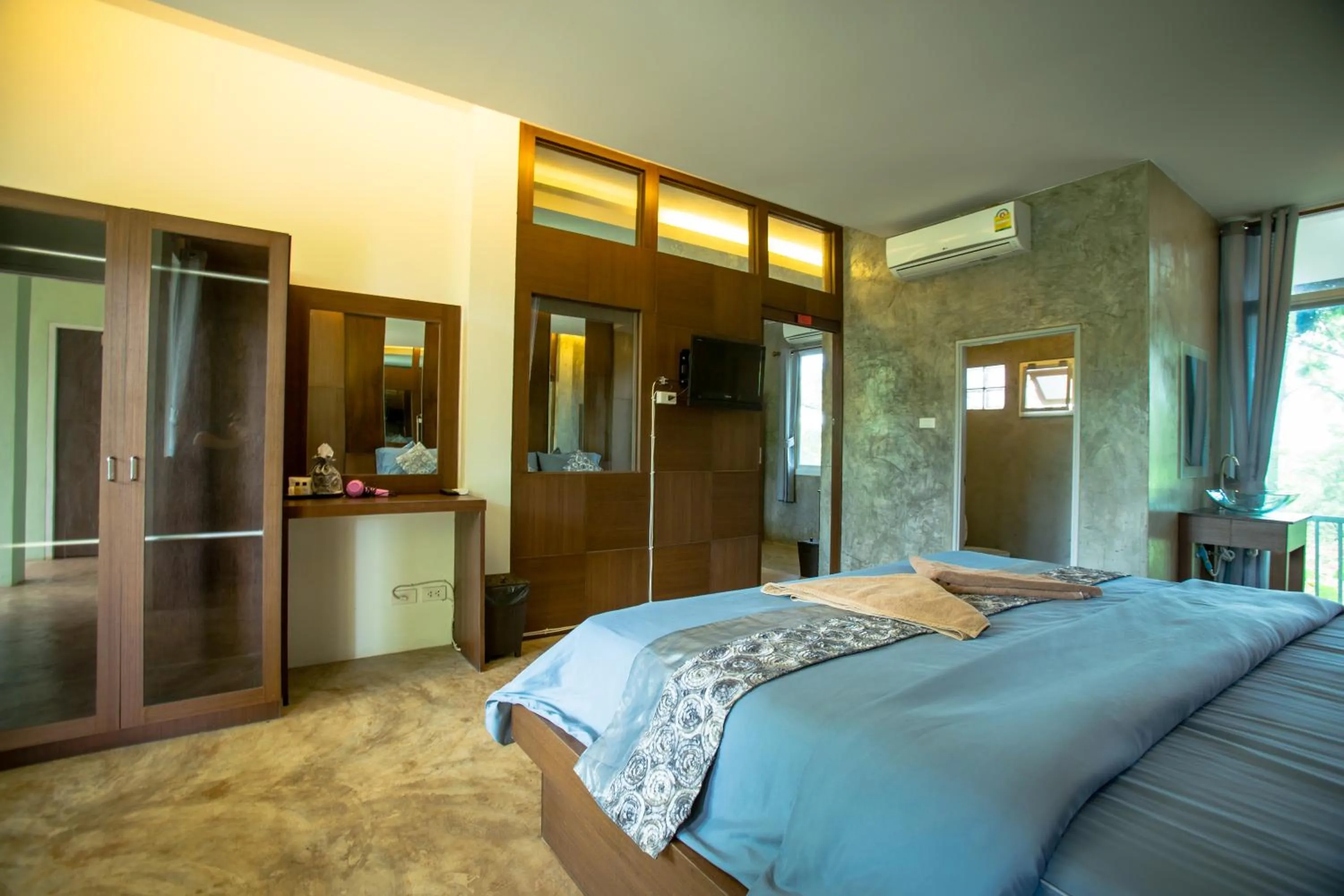 Photo of the whole room, Bed in Diamond Hill Resort