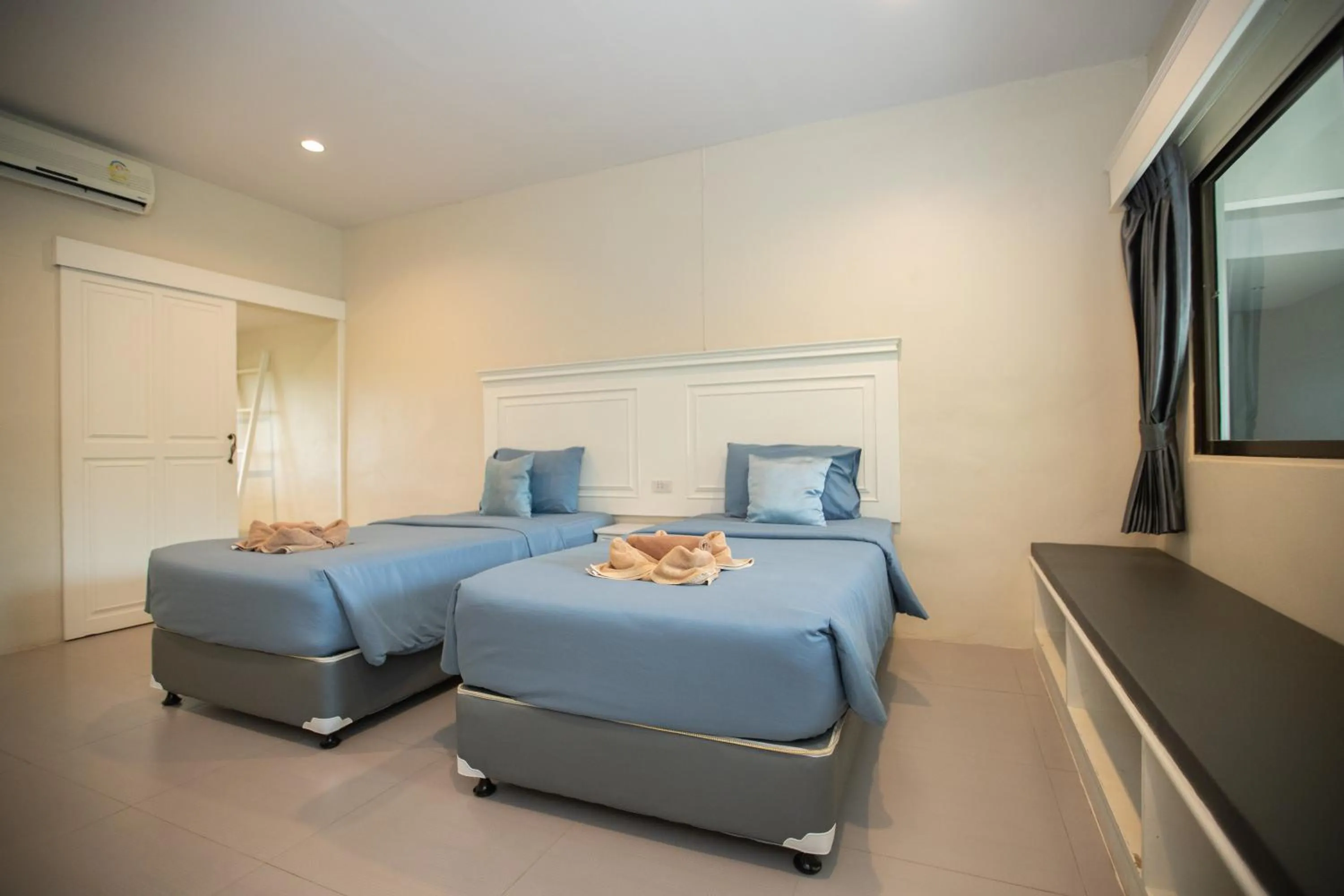 Bedroom, Bed in Diamond Hill Resort