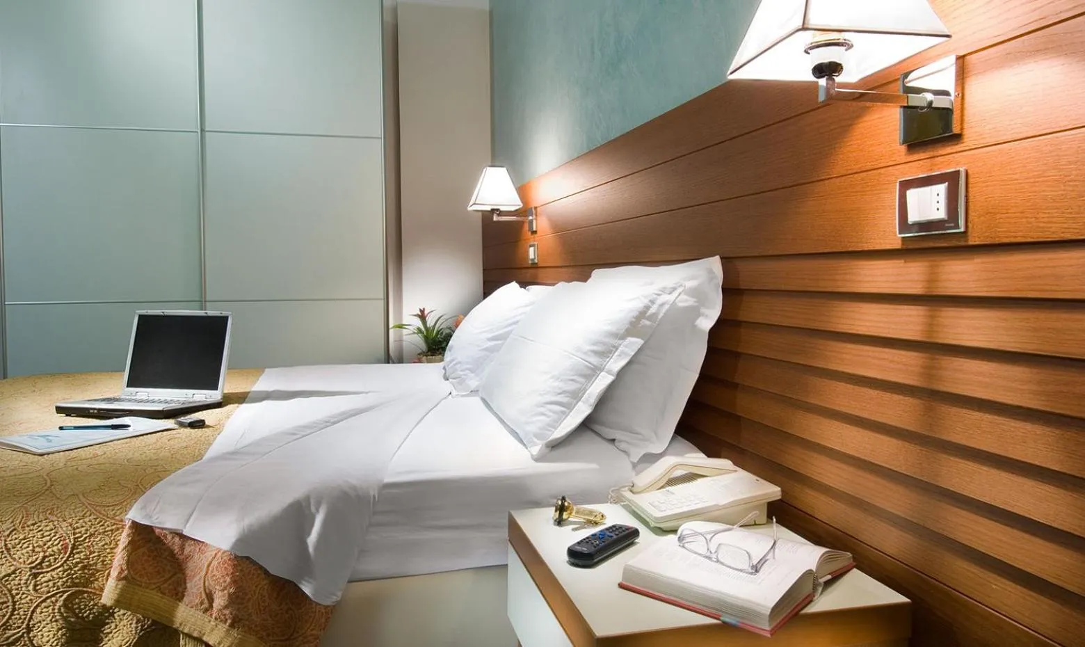 Shower, Bed in Hotel Margareth