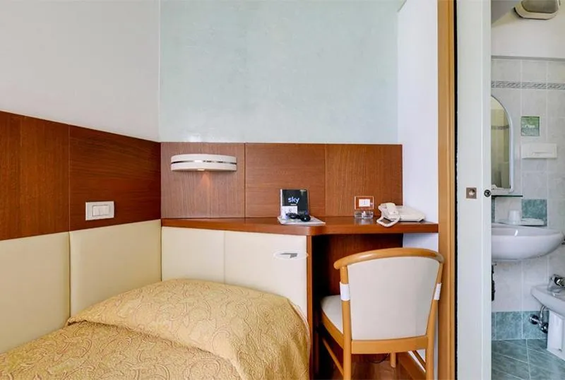 Bathroom, Bed in Hotel Margareth