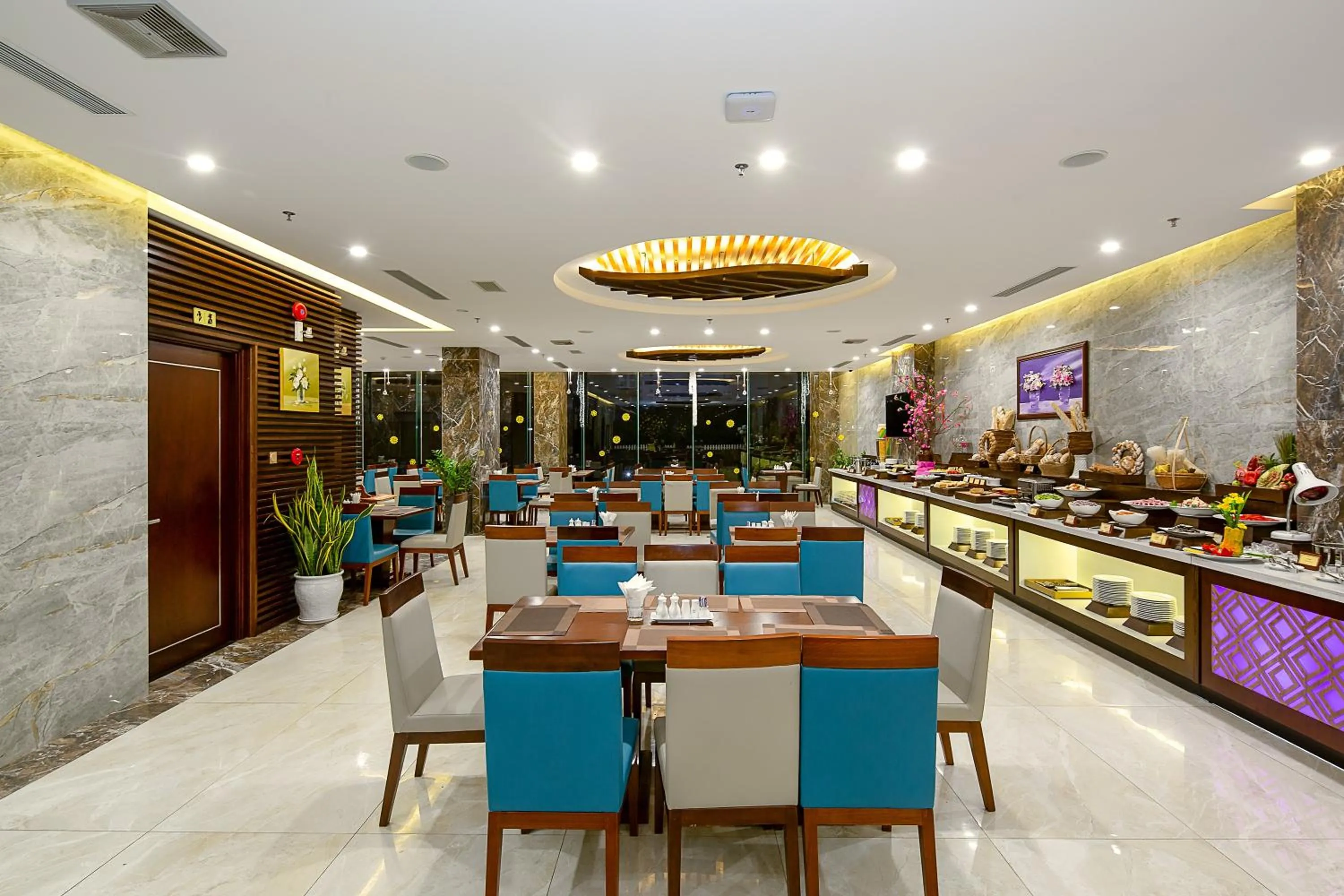 Restaurant/places to eat in Aria Grand Hotel & Spa