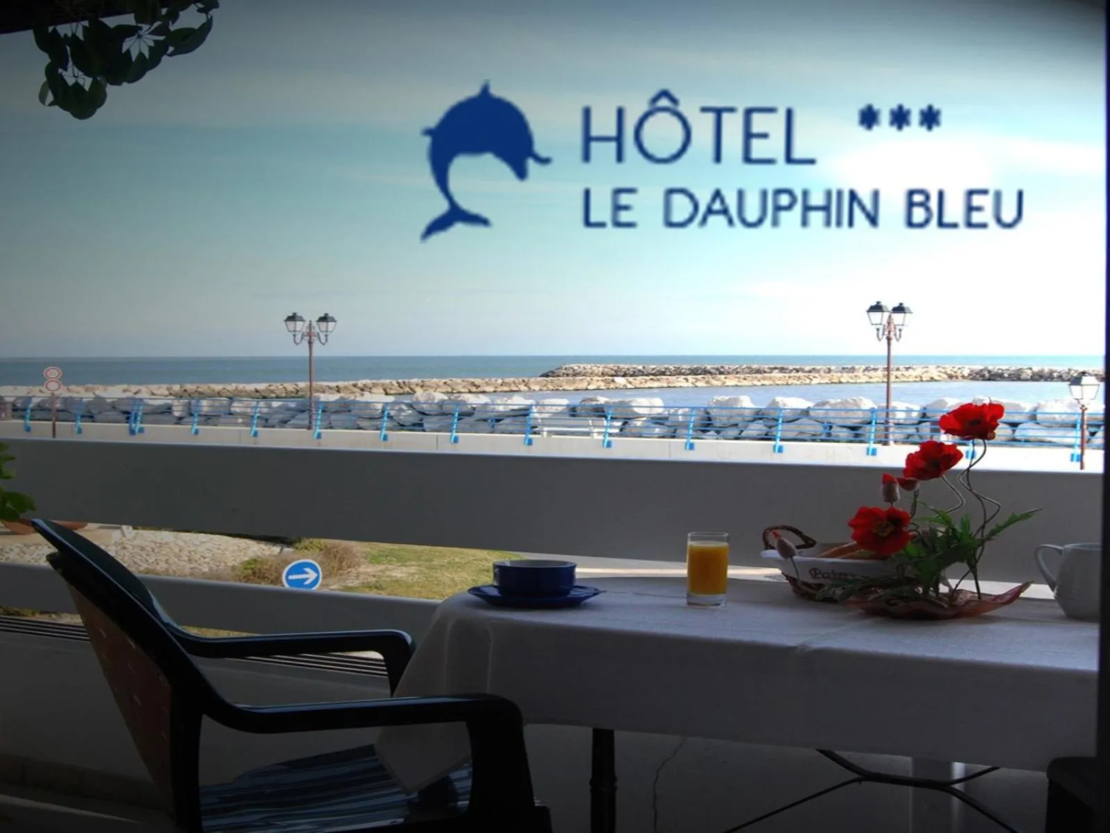 Property logo or sign in Le Dauphin Bleu