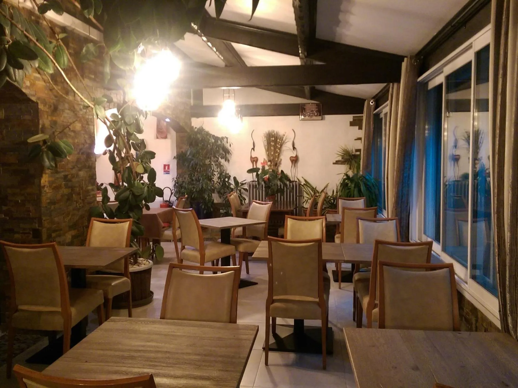 Dining area in Le Dauphin Bleu