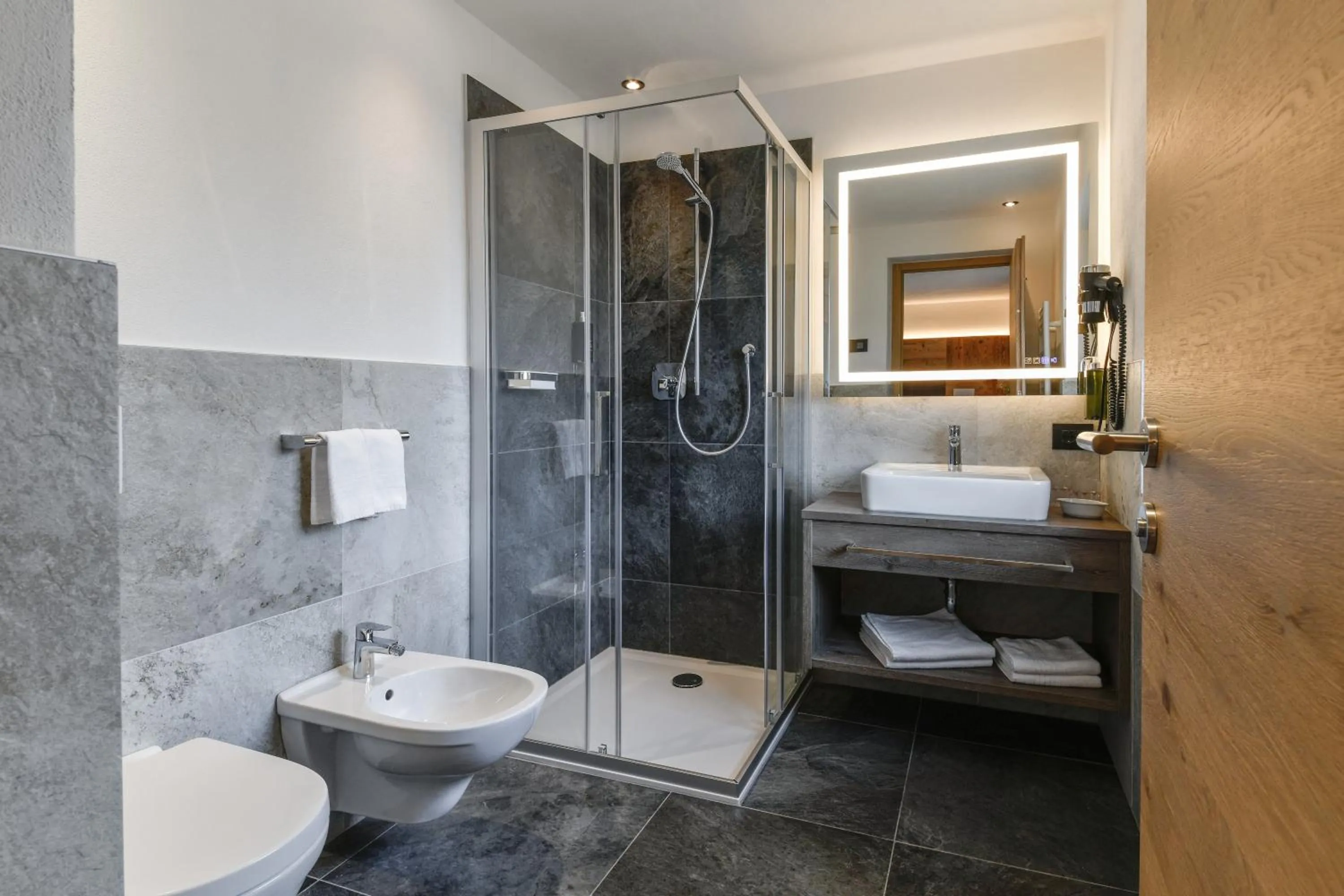 Shower in Hotel Brunella