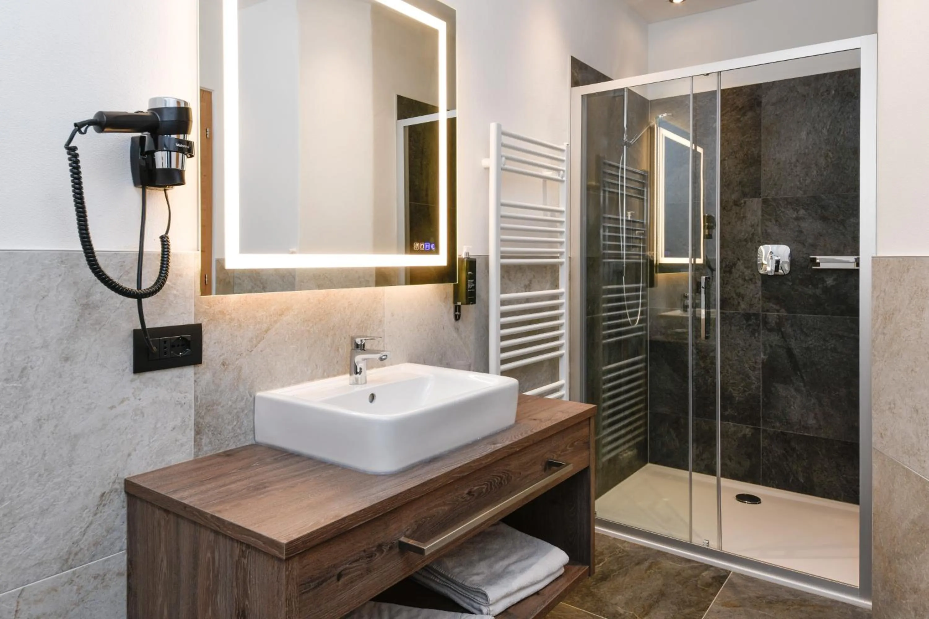 Shower in Hotel Brunella