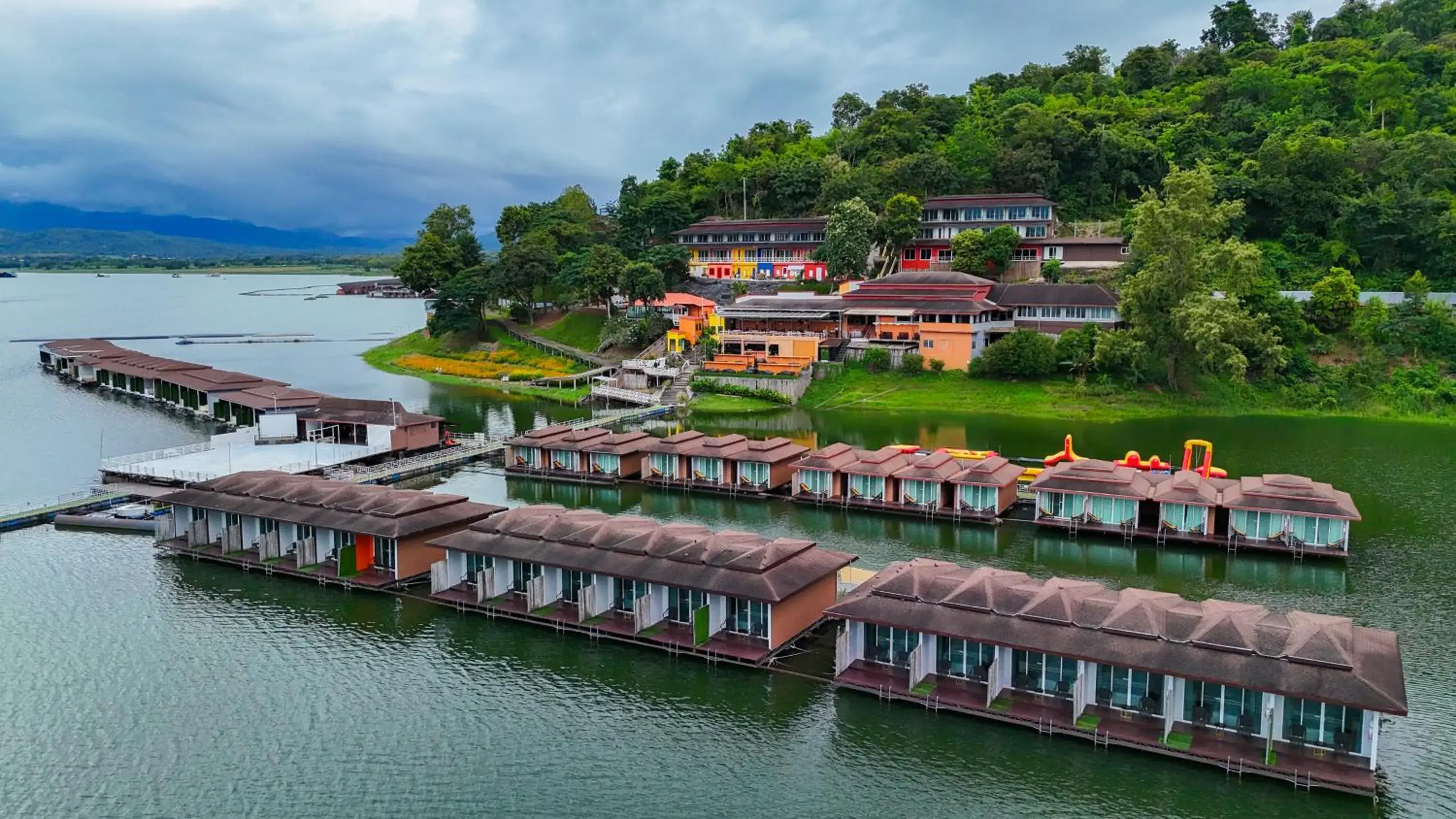 Property building in Raya Buri Resort Kanchanaburi Property building in Raya Buri Resort Kanchanaburi