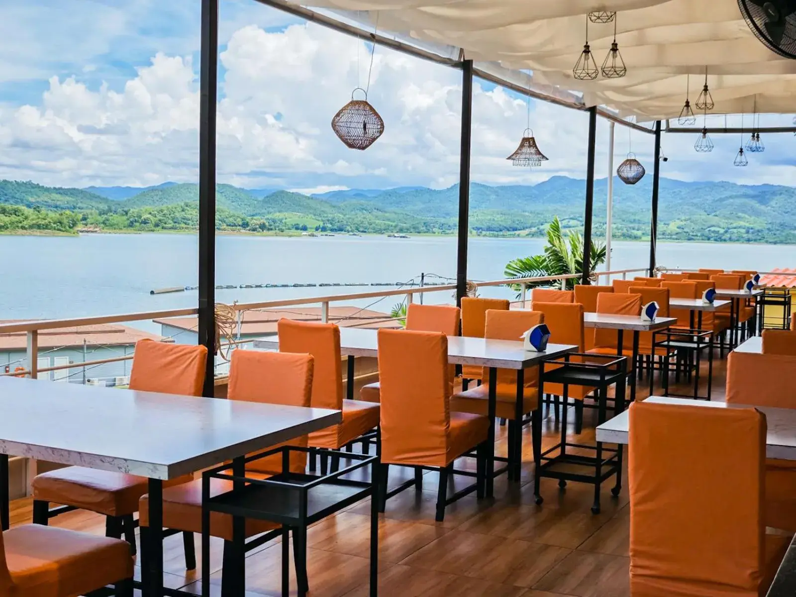 Restaurant/places to eat in Raya Buri Resort Kanchanaburi Restaurant/places to eat in Raya Buri Resort Kanchanaburi