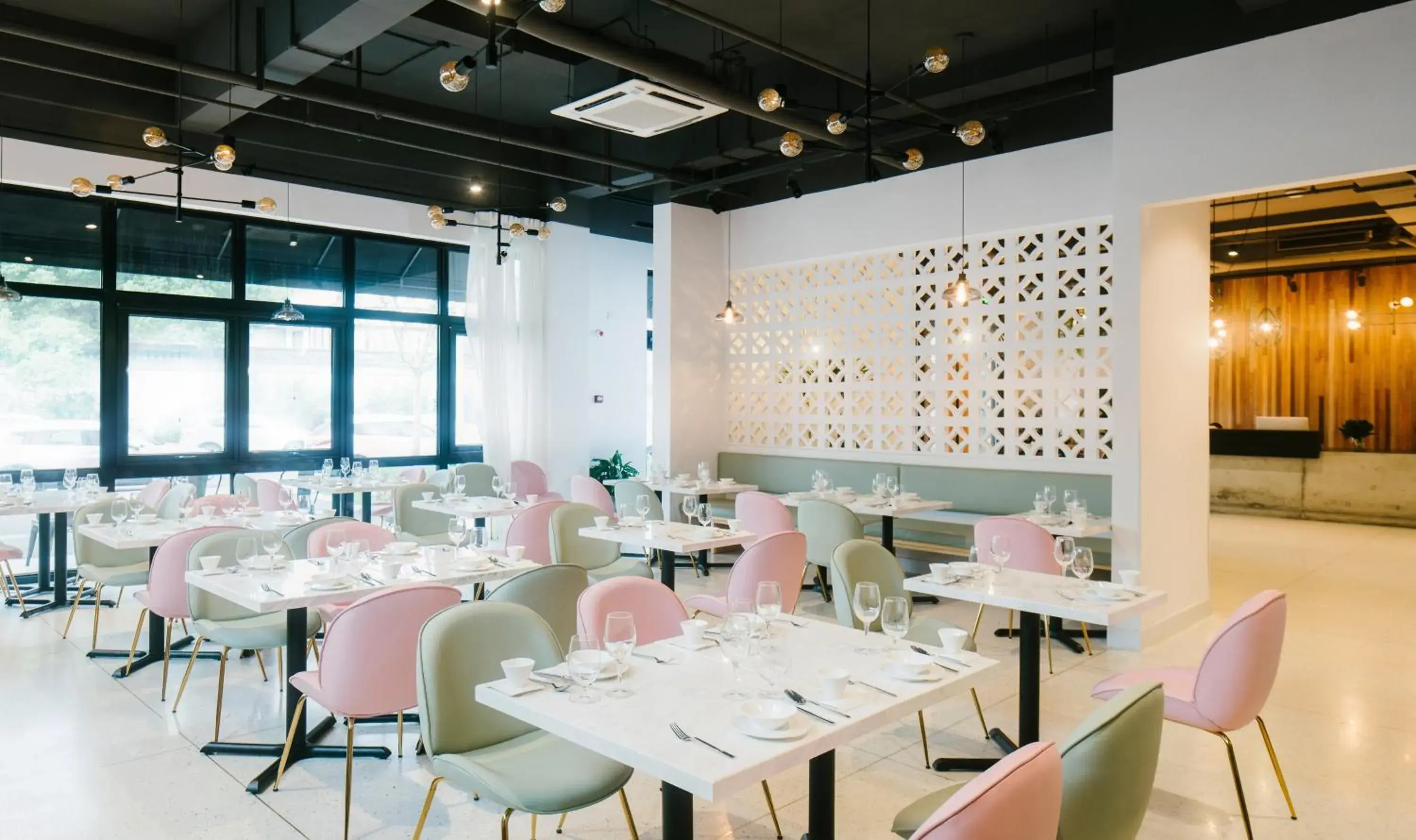 Restaurant/places to eat in Cendre Hotel (Lingering Garden and Tiger Hill) Restaurant/places to eat in Cendre Hotel (Lingering Garden and Tiger Hill)