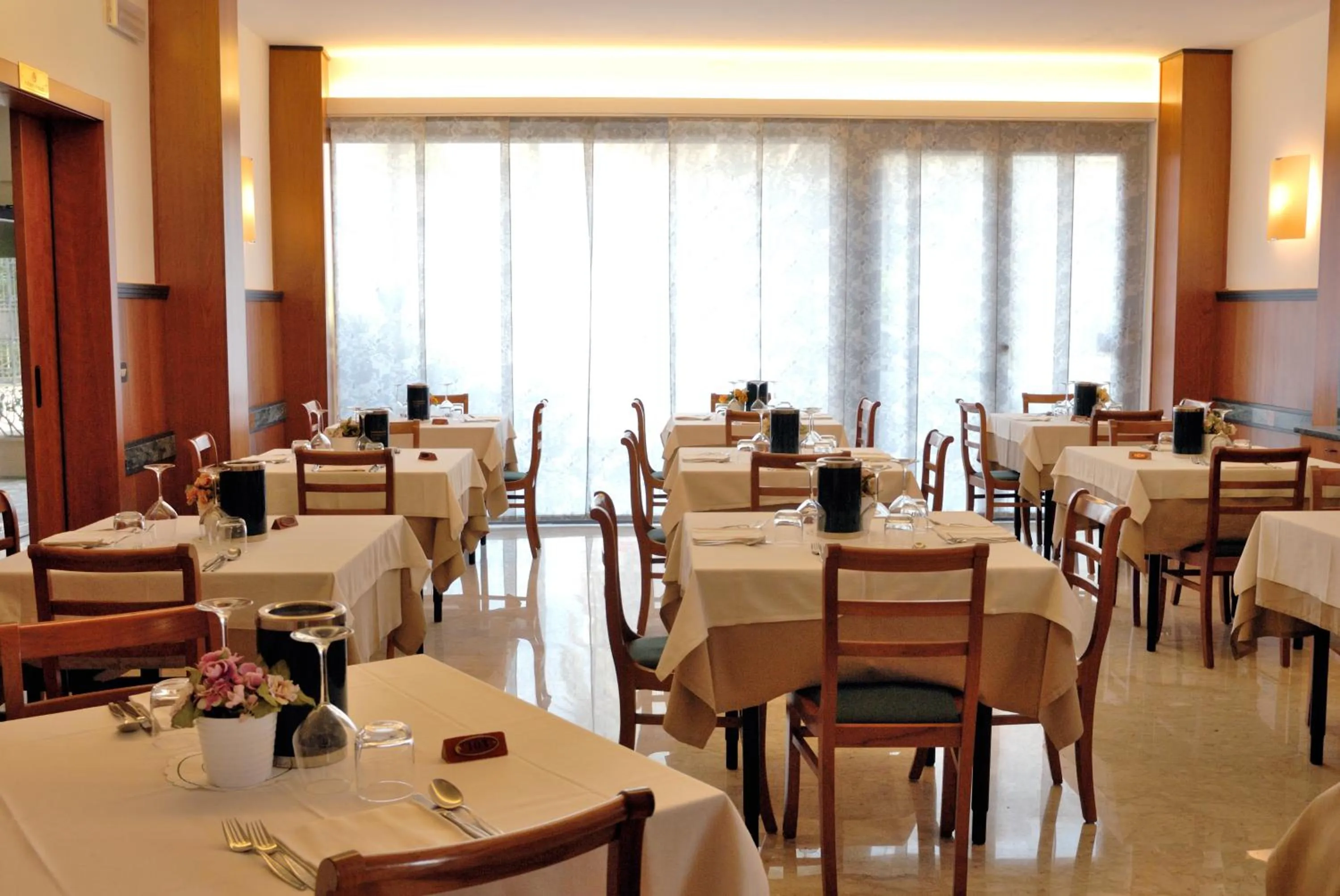 Restaurant/places to eat in Hotel Sole