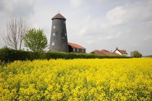 Nearby landmark in Yaxham Mill