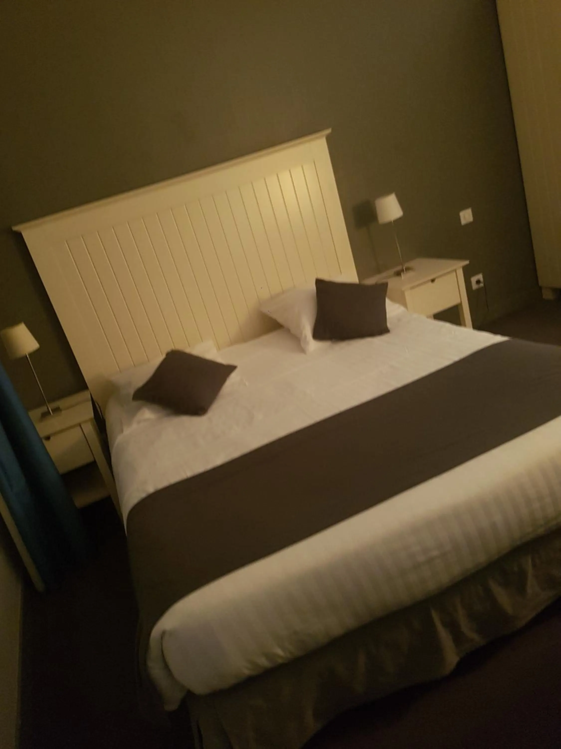 Bed in Logis - Hôtel du Nord et Restaurant La Table d'Elisa