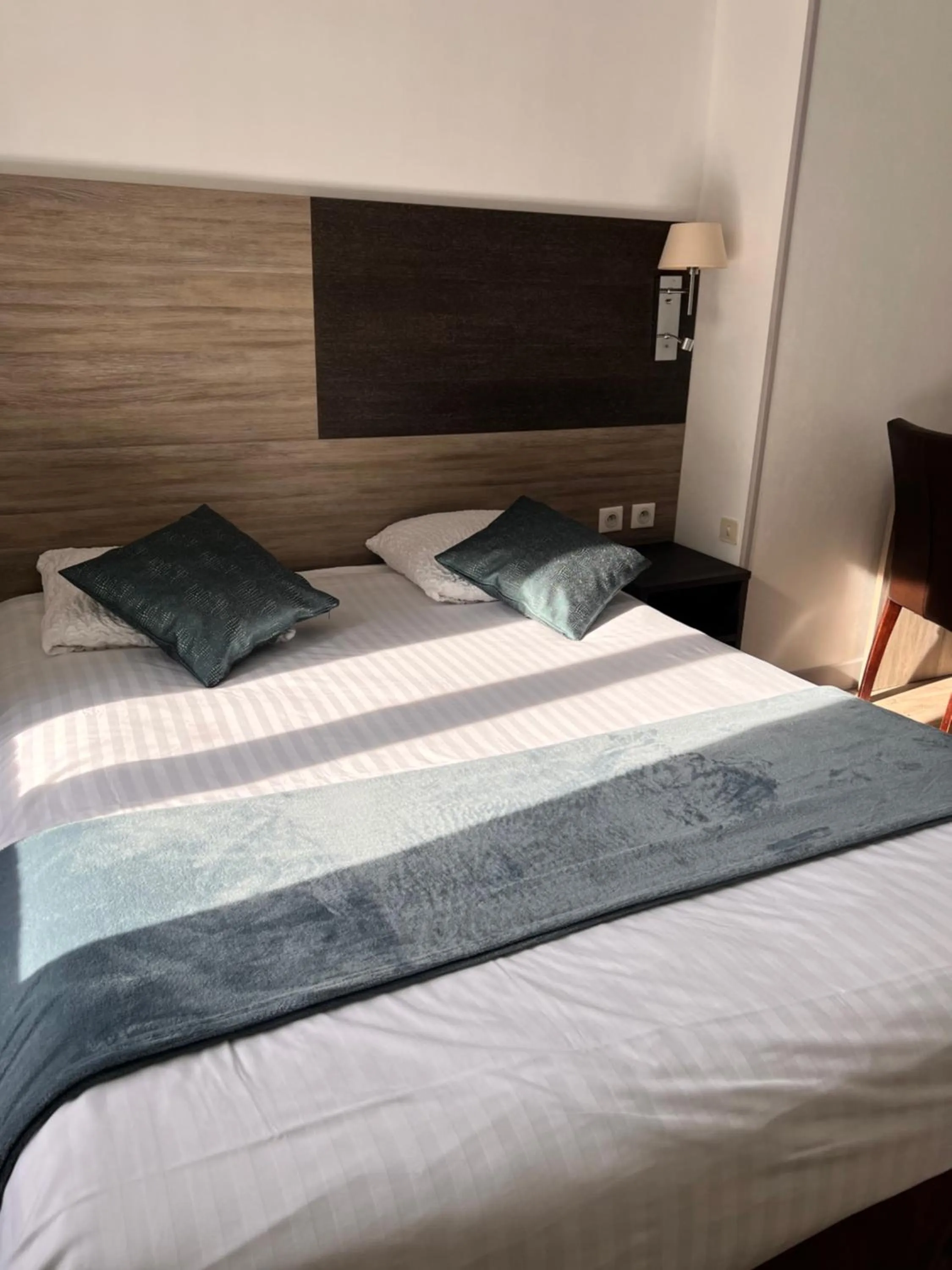 Bed in Logis - Hôtel du Nord et Restaurant La Table d'Elisa