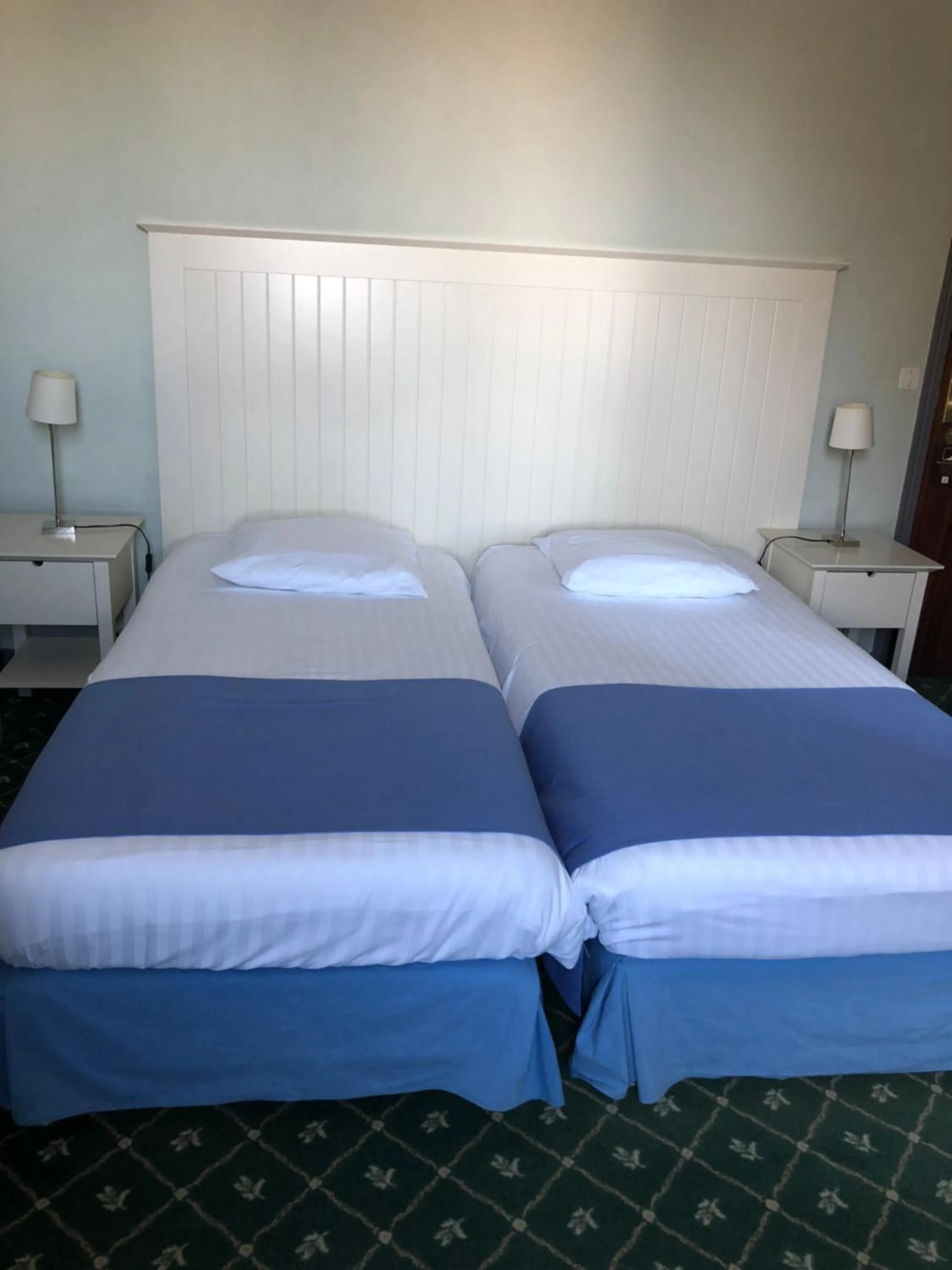 Bed in Logis - Hôtel du Nord et Restaurant La Table d'Elisa