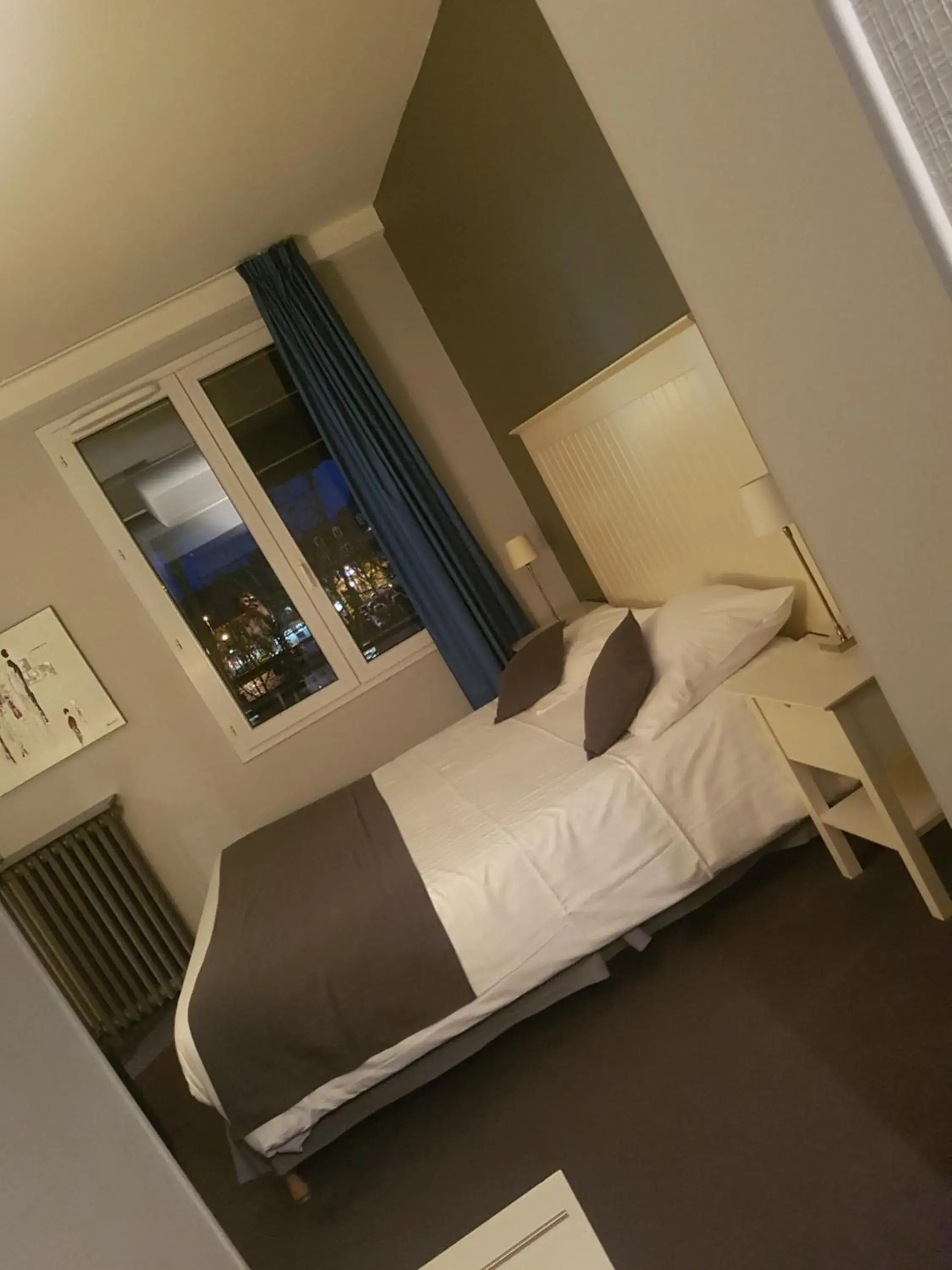 Bed in Logis - Hôtel du Nord et Restaurant La Table d'Elisa Bed in Logis - Hôtel du Nord et Restaurant La Table d'Elisa