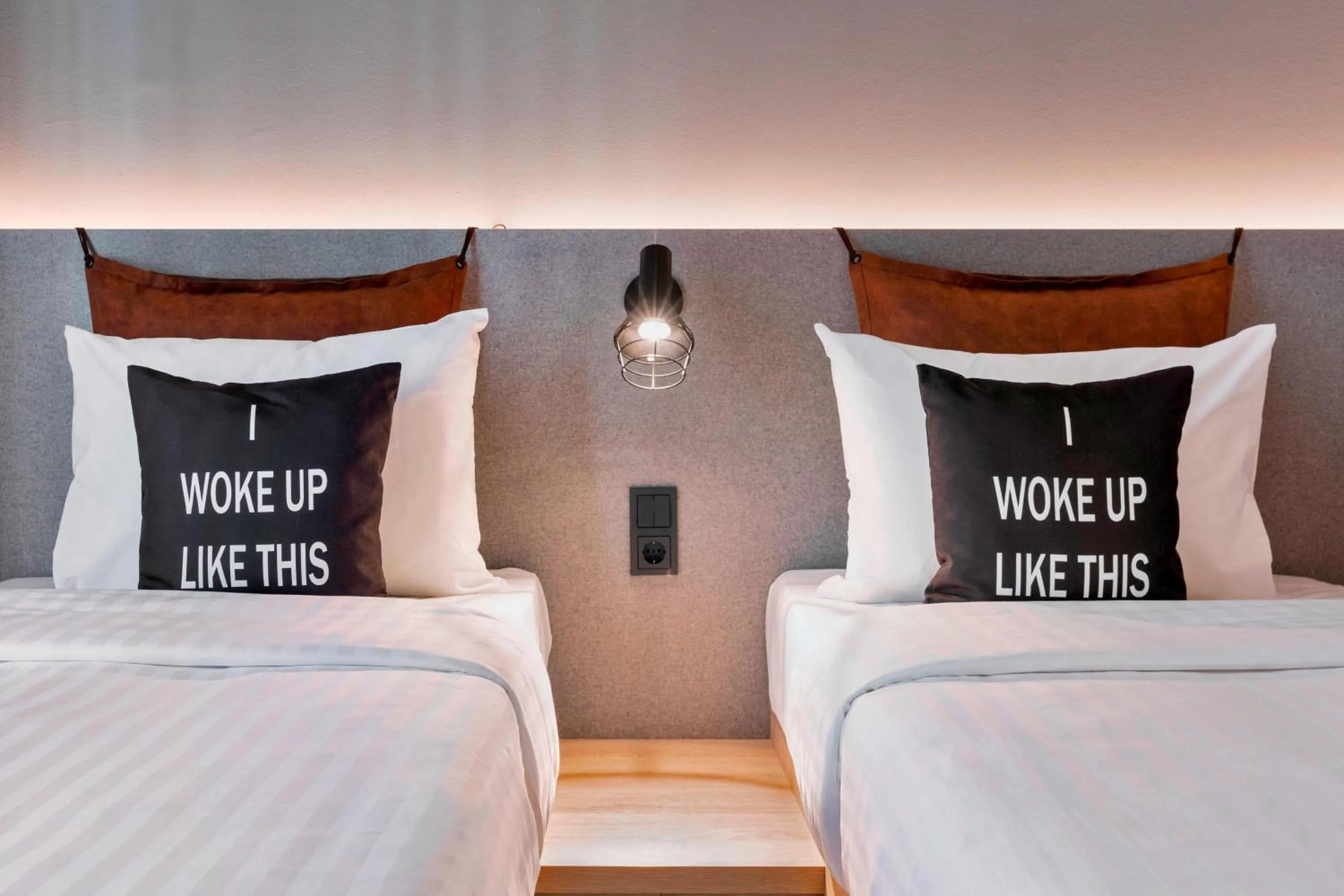 Photo of the whole room, Bed in Moxy Frankfurt City Center