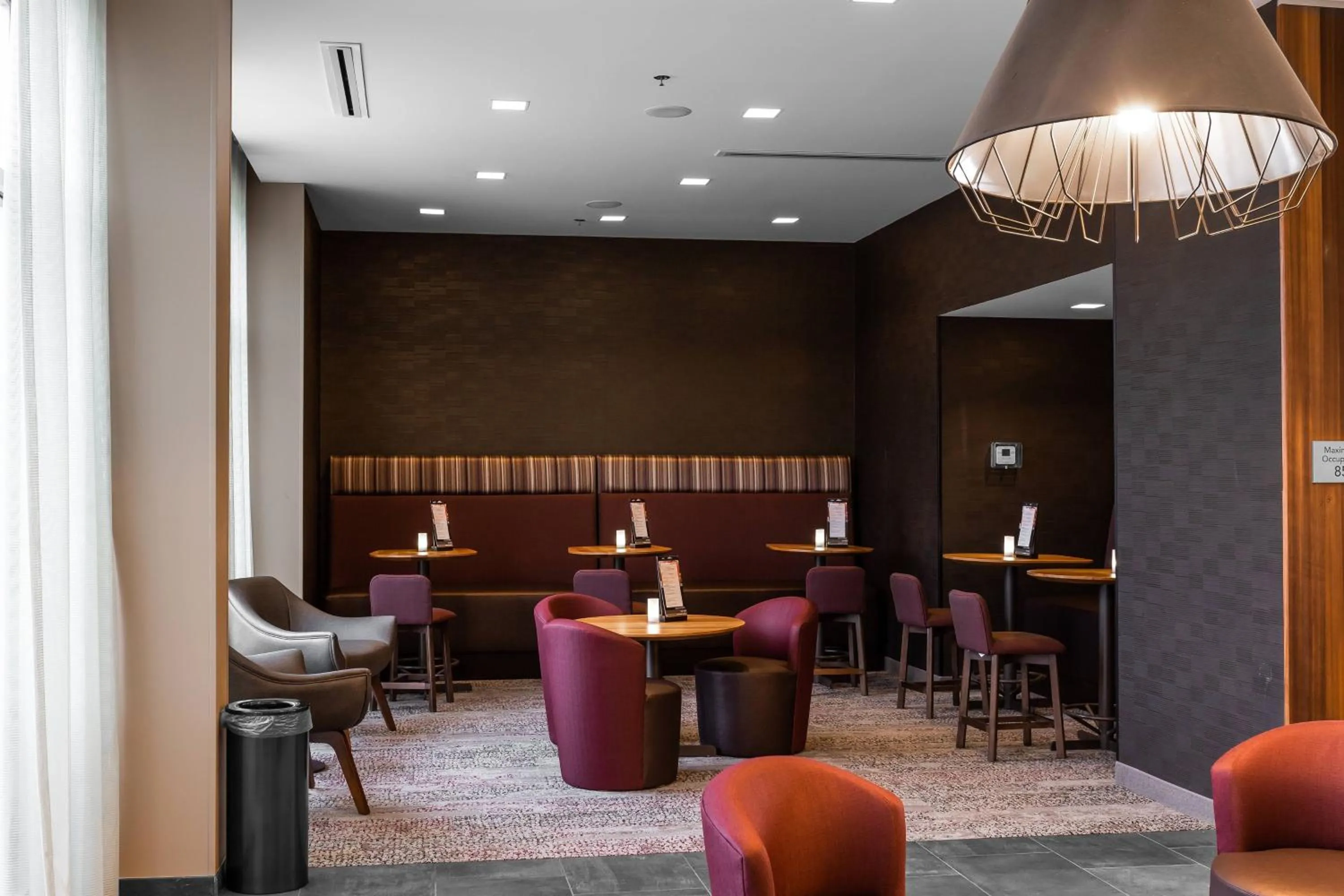 Restaurant/places to eat in Courtyard by Marriott Jonesboro