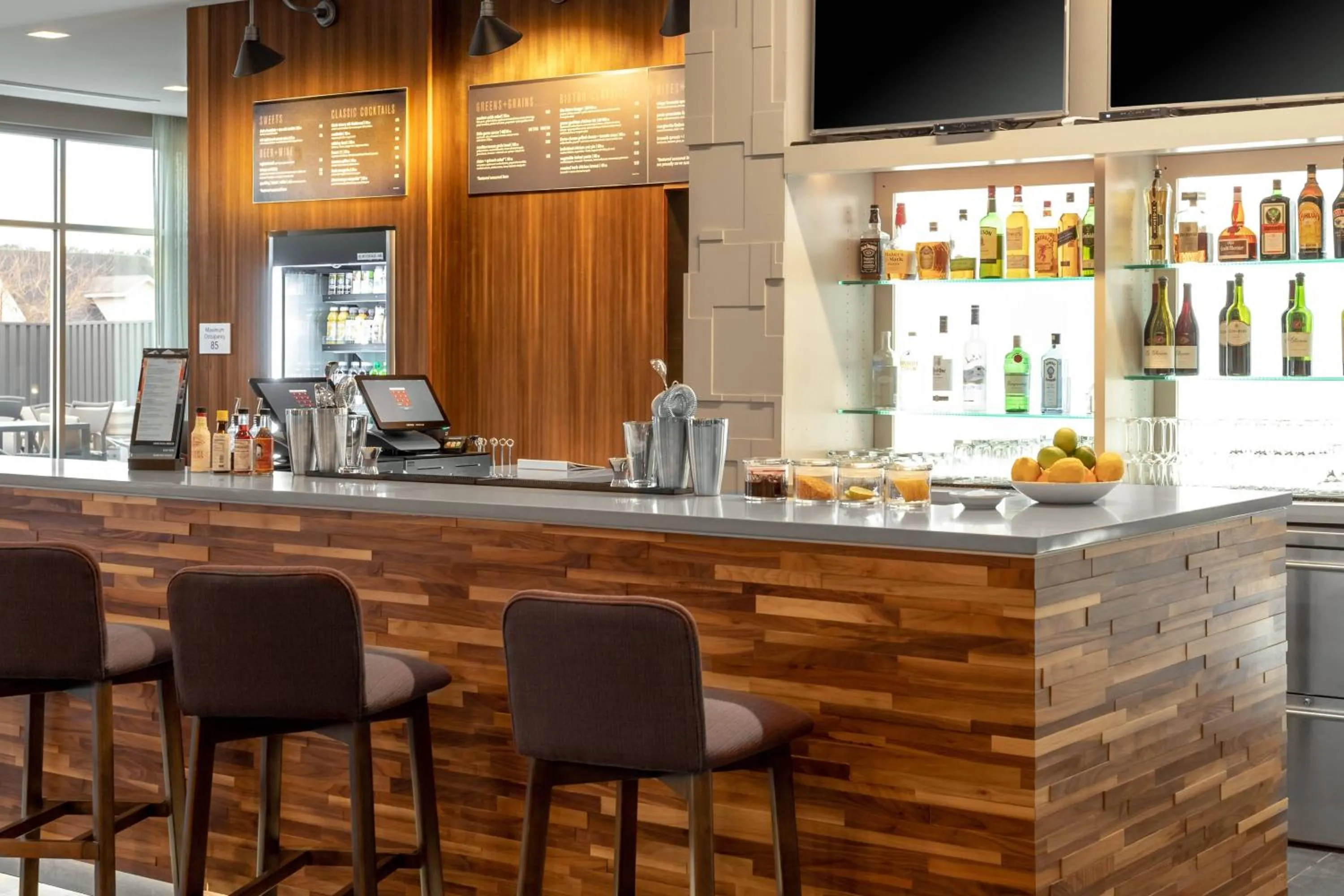 Lounge or bar in Courtyard by Marriott Jonesboro