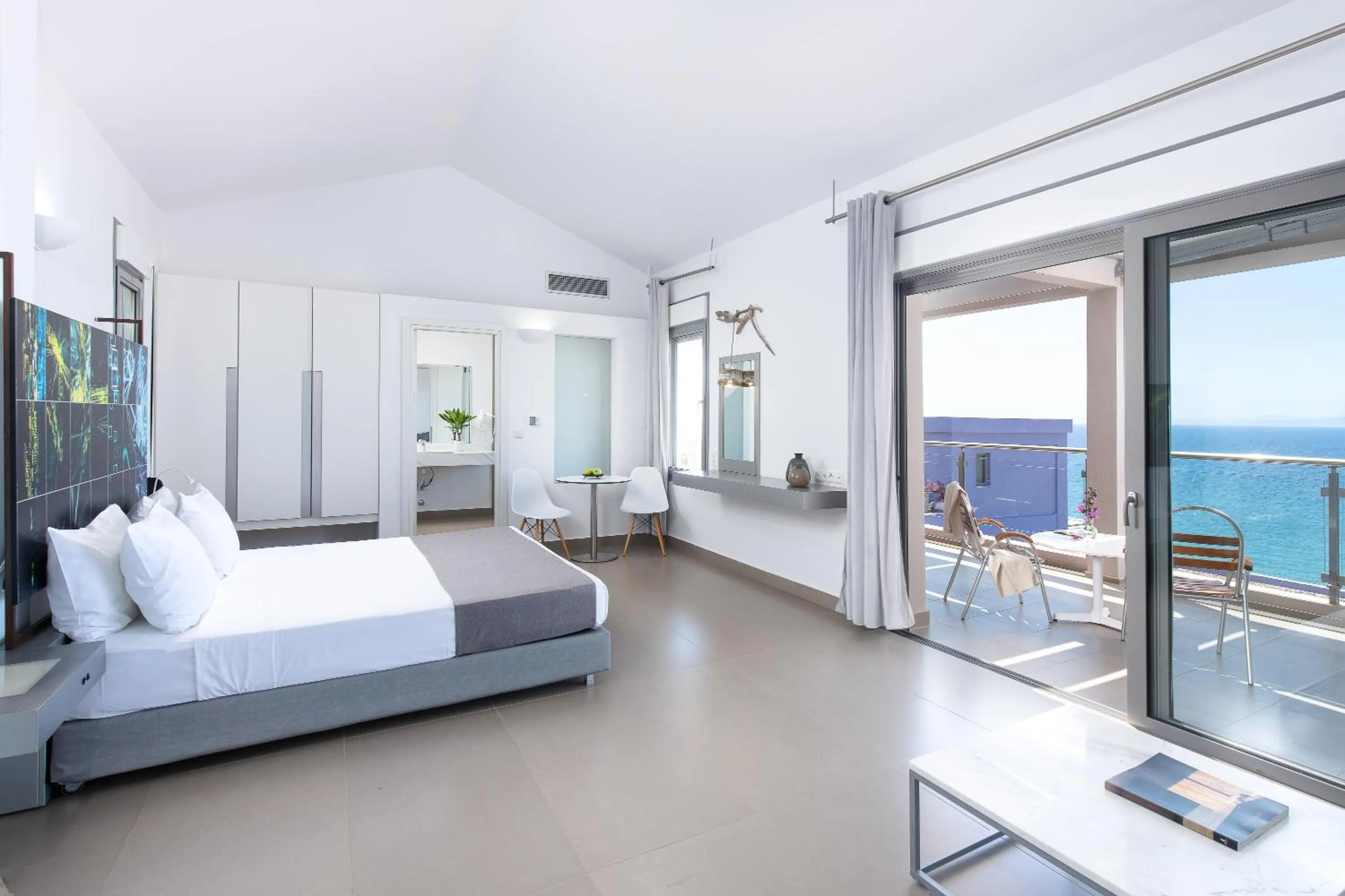 Bed in Mare Dei Suites Hotel Ionian Resort