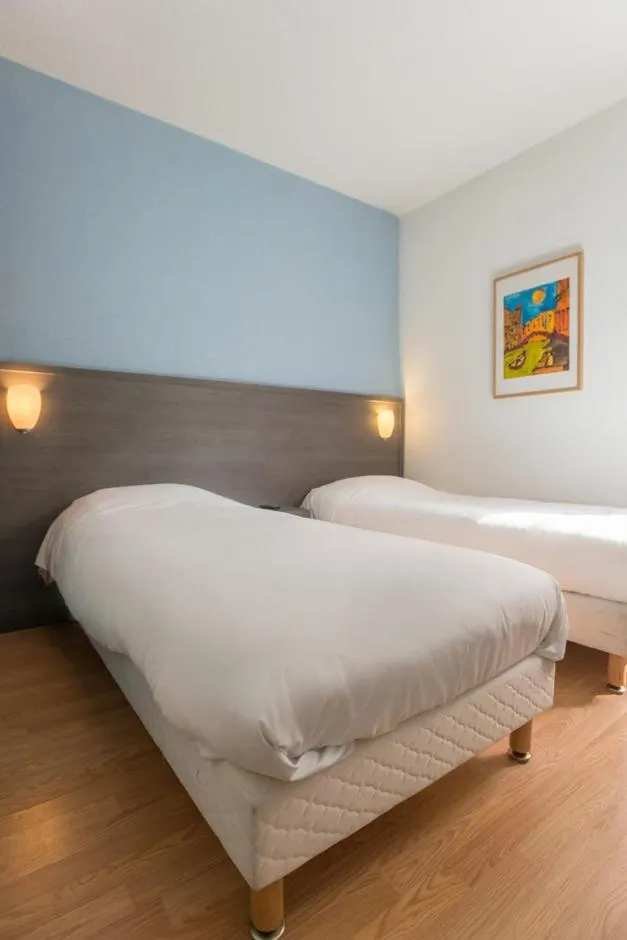 Bed in Logis Hôtel La Cascade