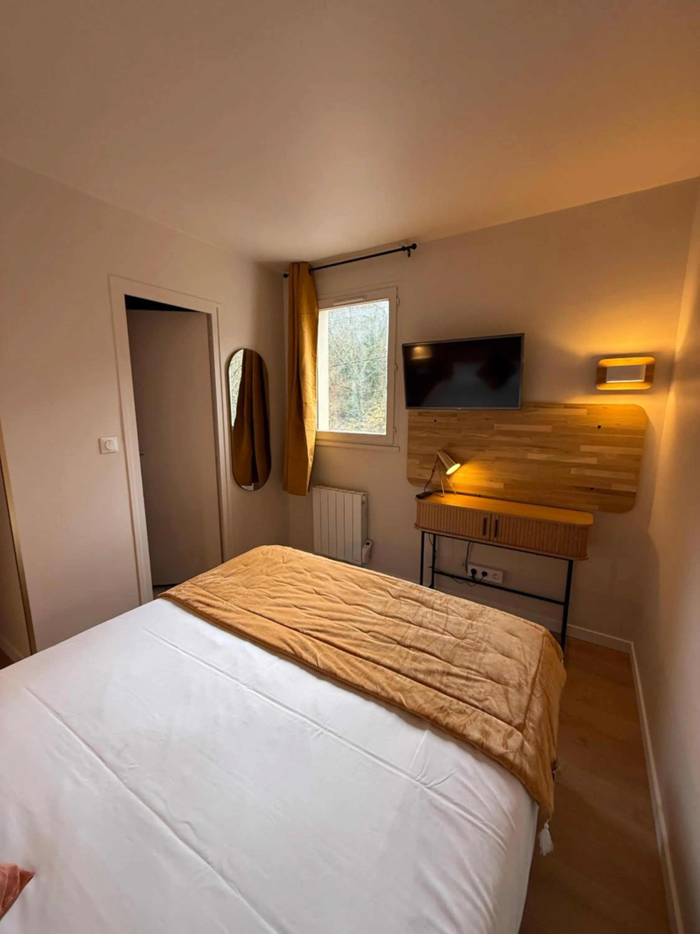 Bedroom, Bed in Logis Hôtel La Cascade - Lyon Nord