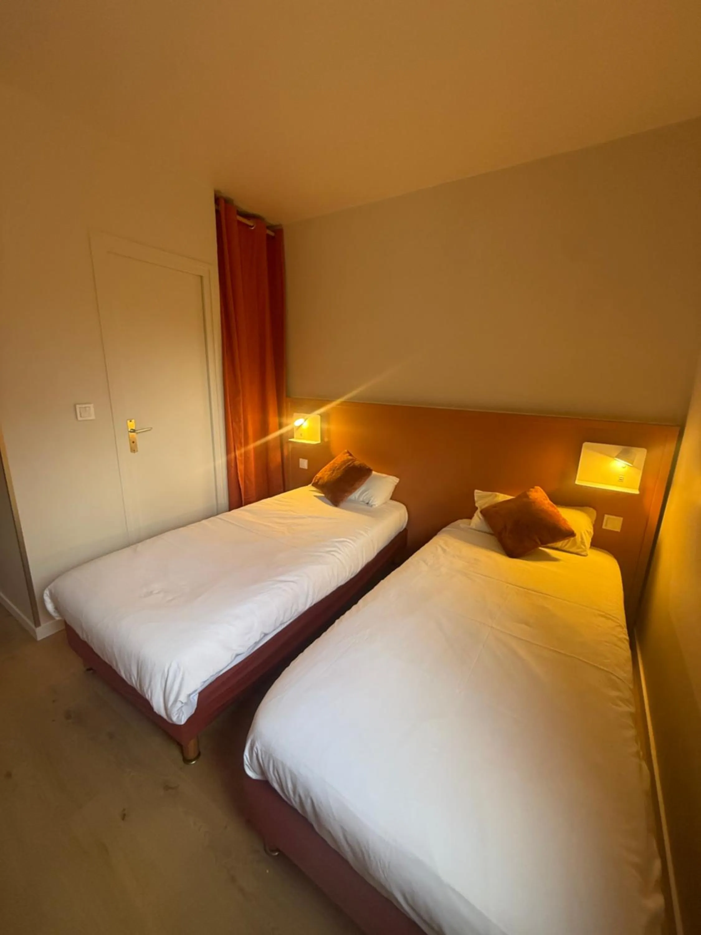 Bedroom, Bed in Logis Hôtel La Cascade - Lyon Nord