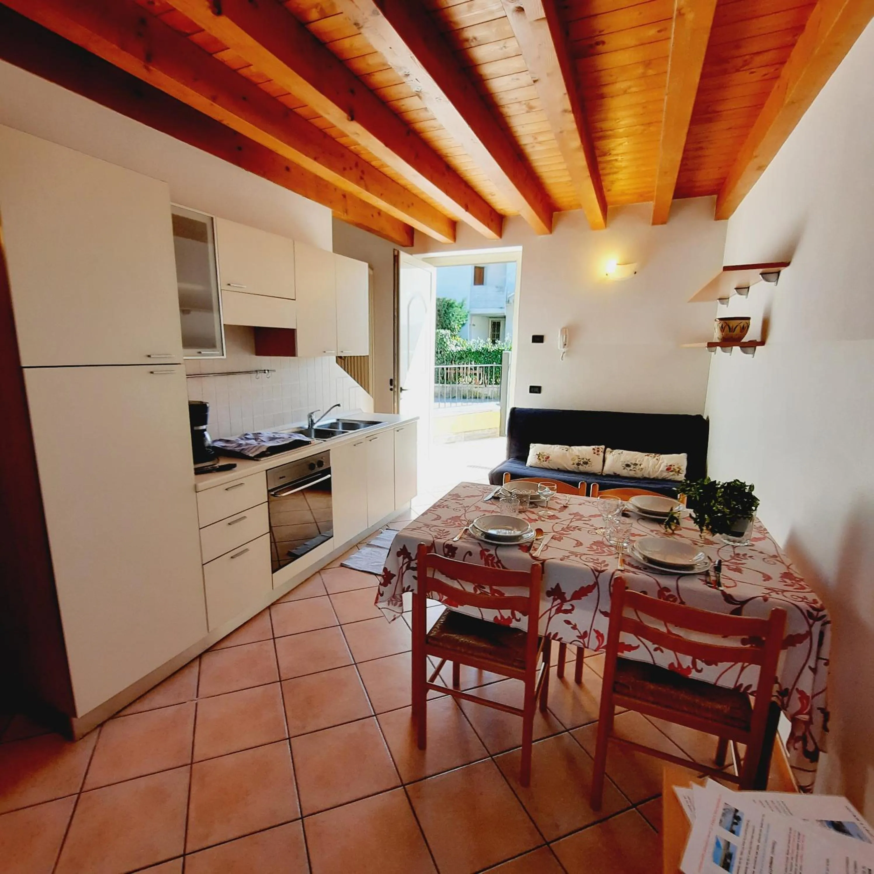 Kitchen or kitchenette in Appartamenti Esmera