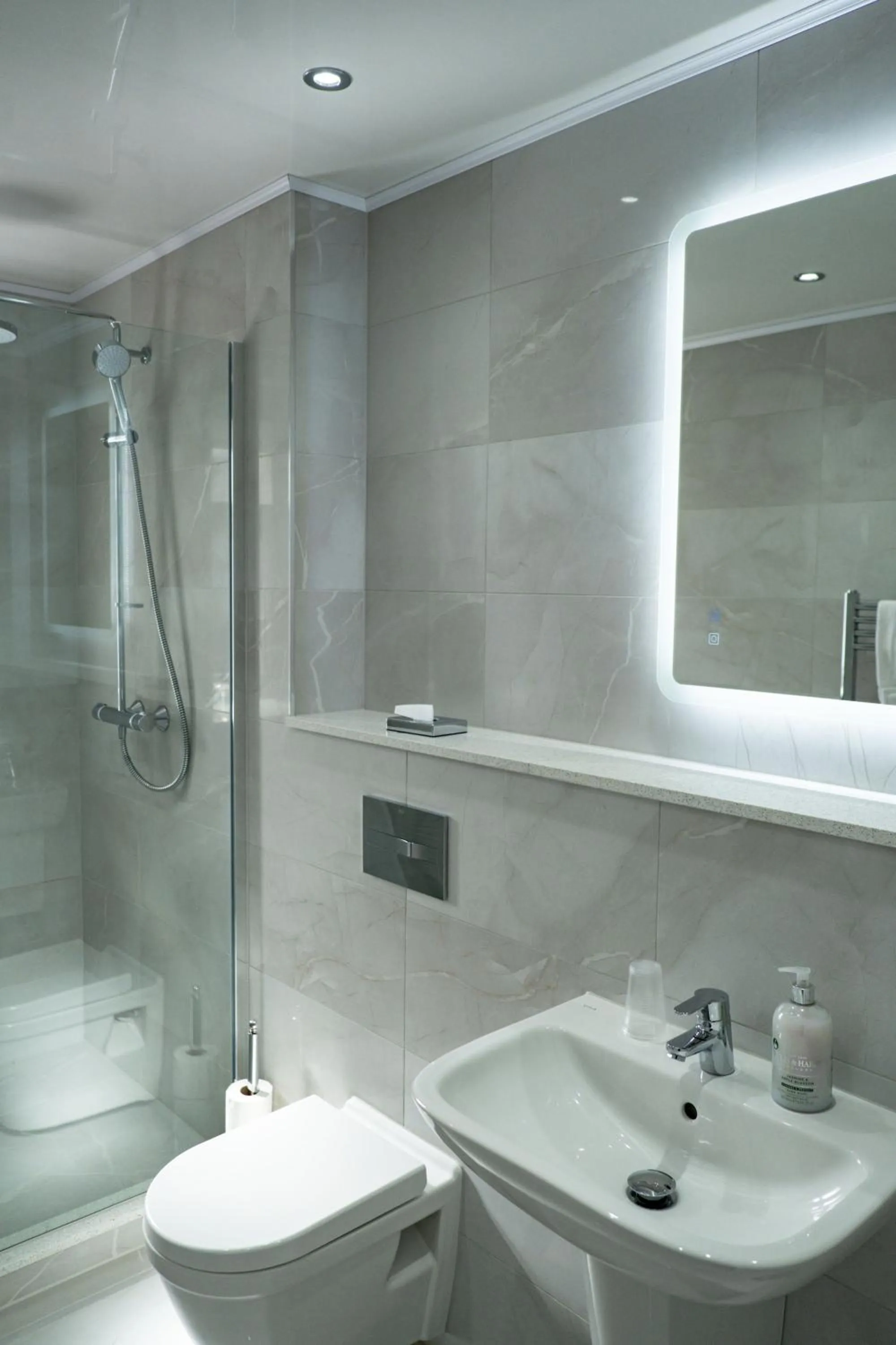 Bathroom in Corran House Guest House