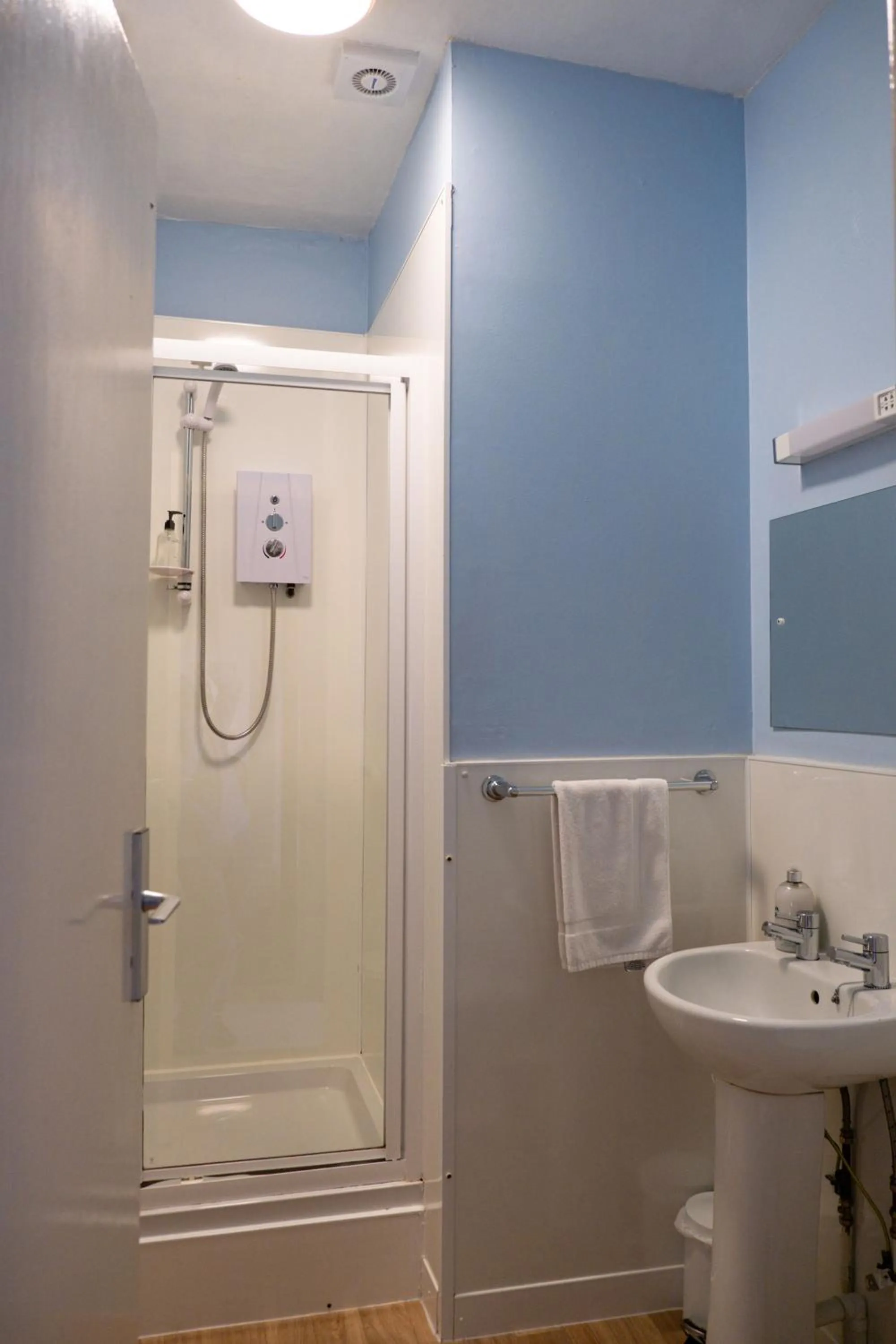 Toilet in Corran House Guest House