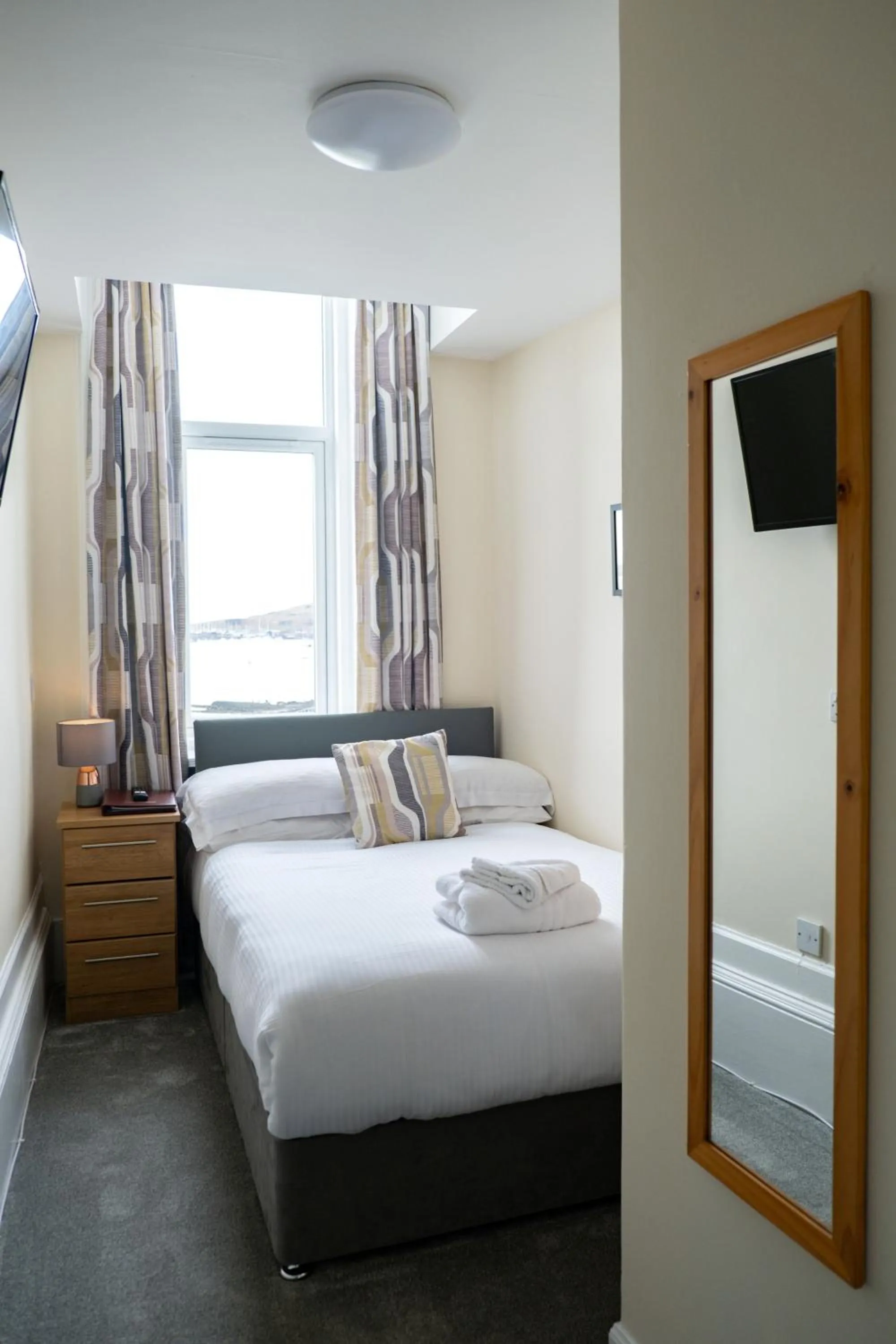 Bedroom, Bed in Corran House Guest House