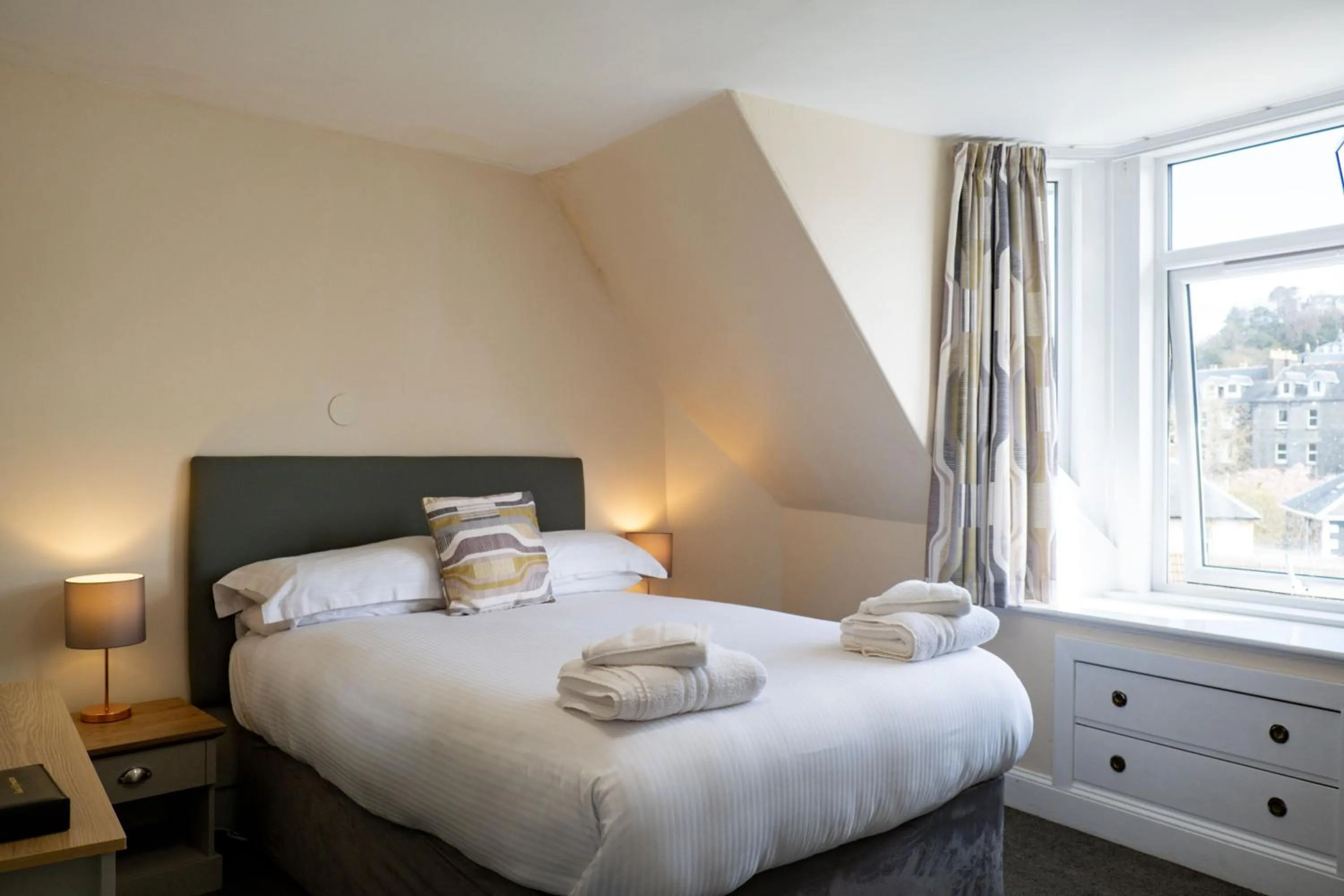 Bedroom, Bed in Corran House Guest House