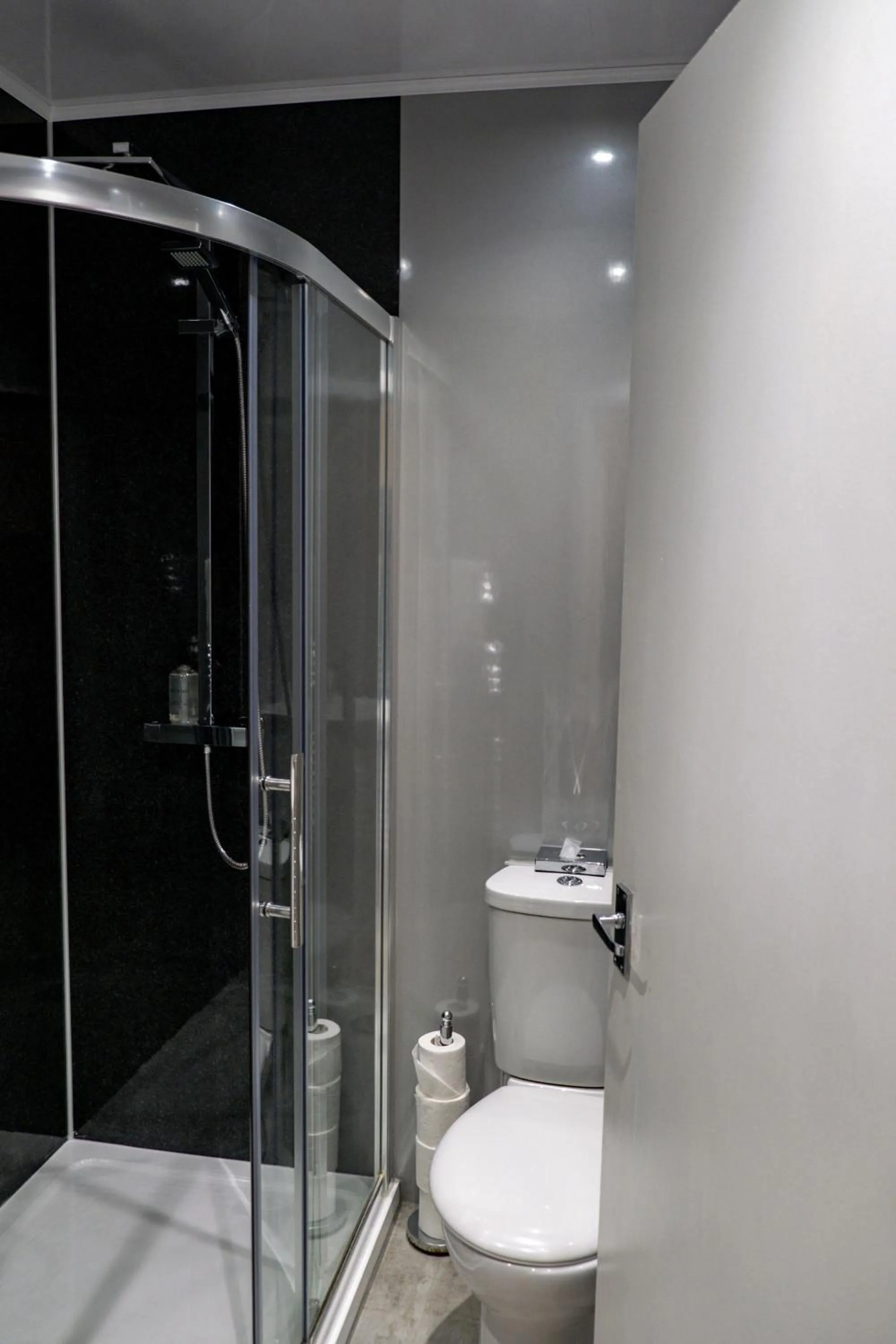 Bathroom in Corran House Guest House