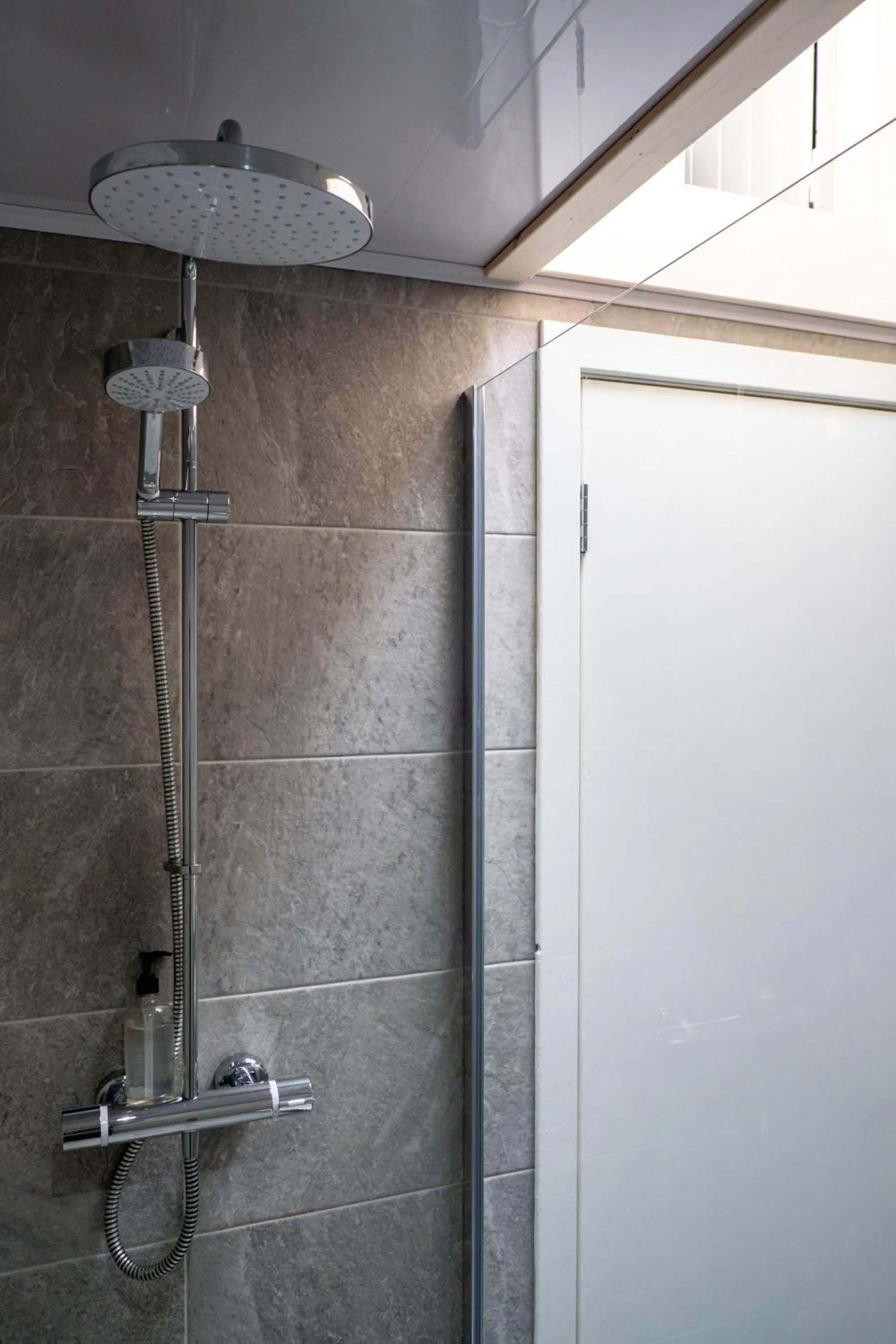 Bathroom in Corran House Guest House